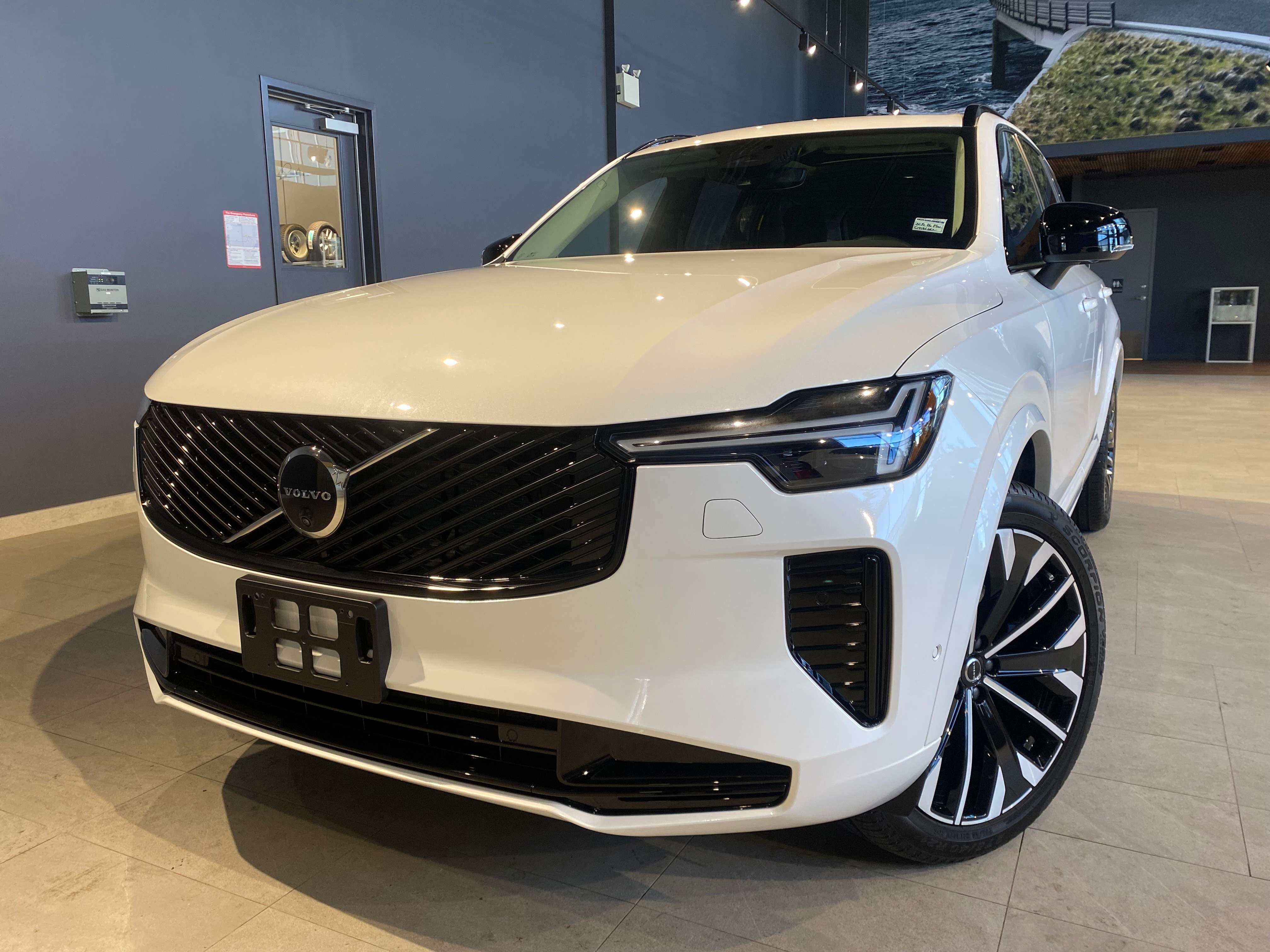 2026 Volvo XC90 B6 AWD Plus Dark Theme 7-Seater