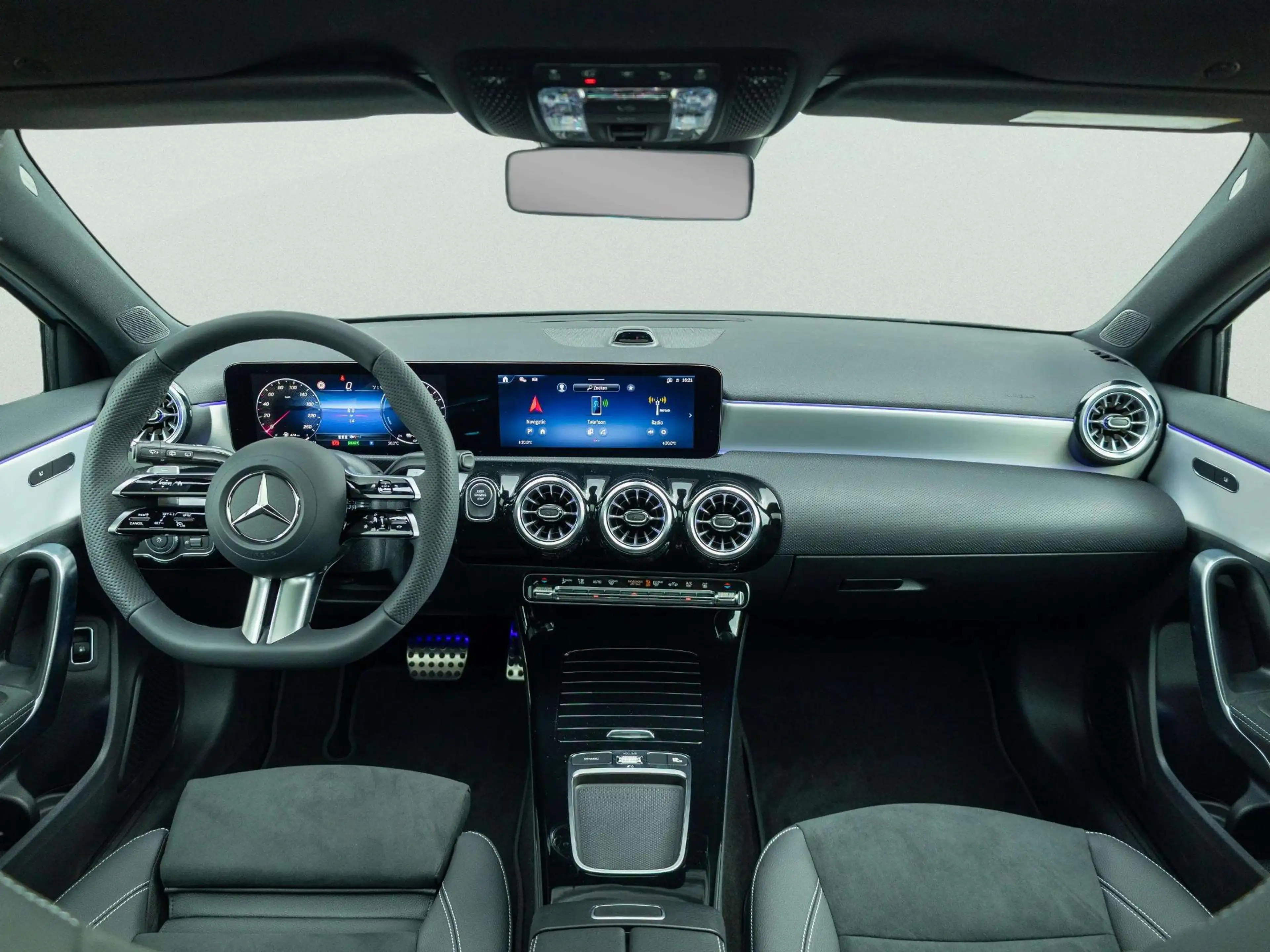 Mercedes-Benz A 250 Hatchback e 140 Year Edition Panorama dak — photo 13