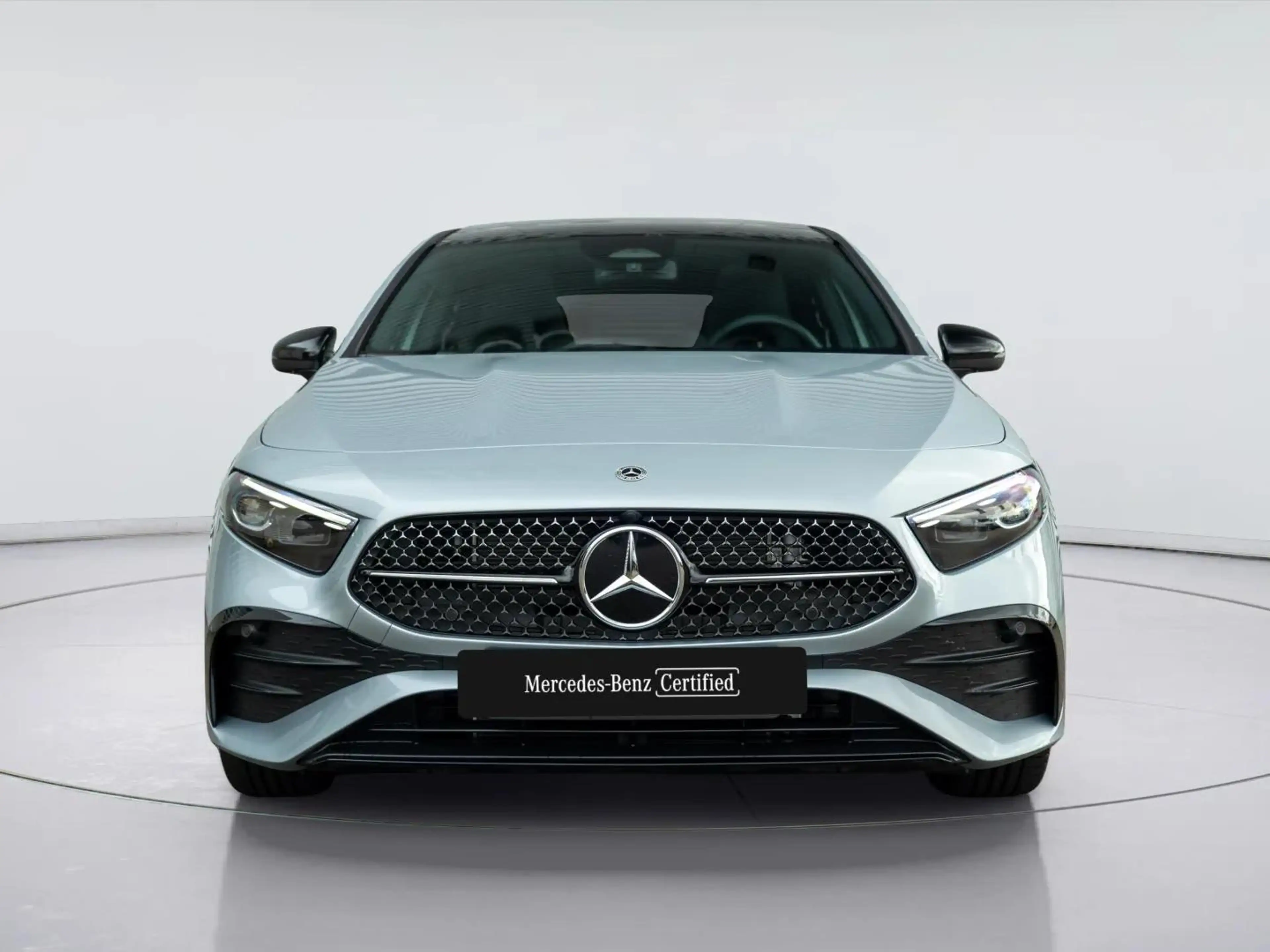 Mercedes-Benz A 250 Hatchback e 140 Year Edition Panorama dak — photo 5