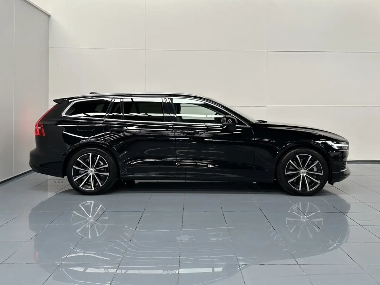 Volvo V60 T6 Ultimate Bright AWD Noir - 2