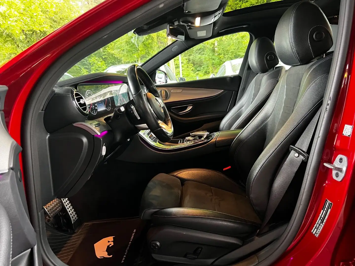 Mercedes-Benz E 220 d 4M Lim. AMG/LED/HUD/AHK/PANO/BURMES/360° Rouge - 2