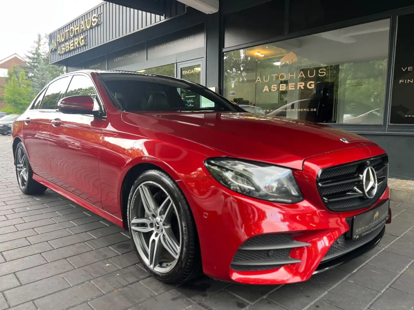 Mercedes-Benz E 220 d 4M Lim. AMG/LED/HUD/AHK/PANO/BURMES/360° Rouge - 1