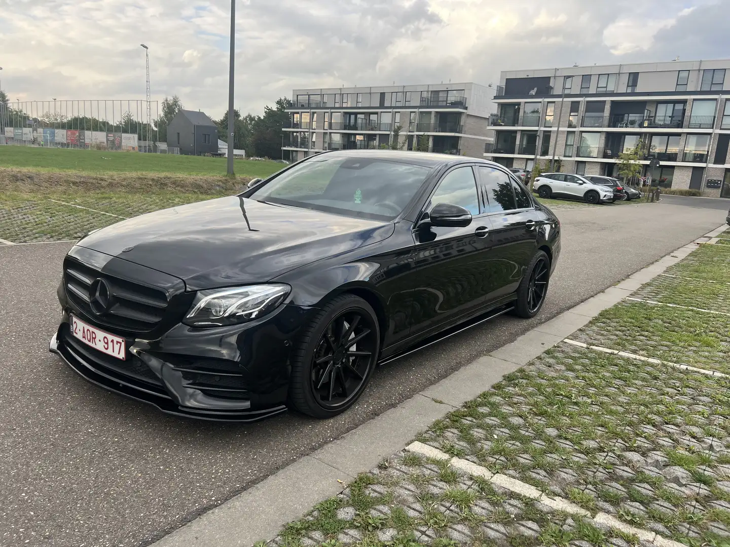 Mercedes-Benz E 220 d Pack AMG Full Black 96100km - 1