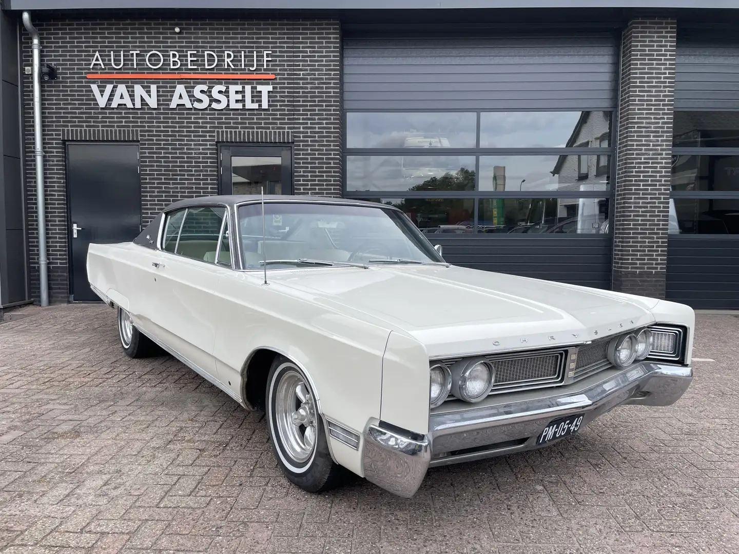 Chrysler NEWPORT 6.2 V8 Blanc - 1