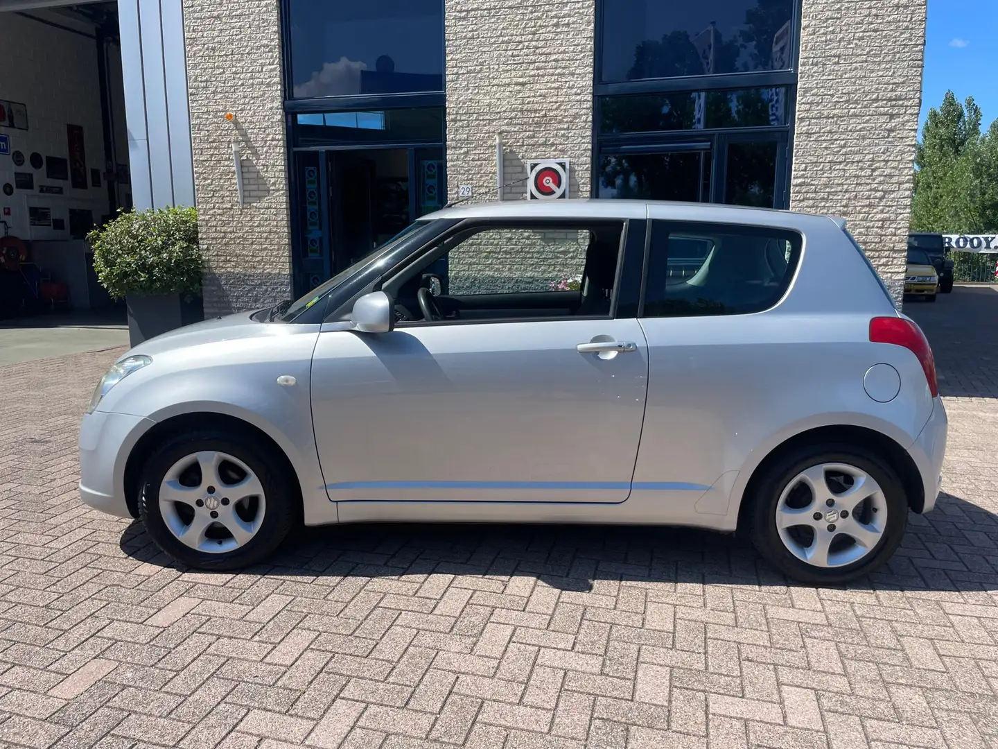 Suzuki Swift 1.3 Exclusive-Bluetooth-Carplay-PDC-automaat Grijs - 2