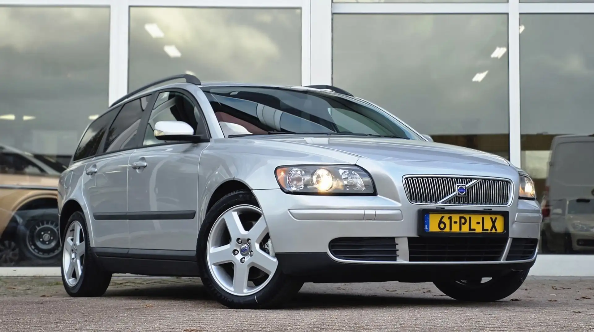 Volvo V50 2.4i Lerenbekleding Trekhaak Performance audio Moo Grijs - 2