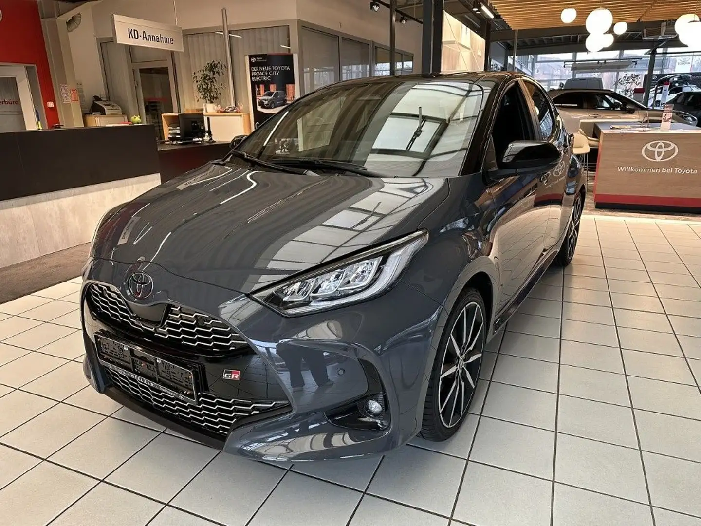 Toyota Yaris Hybrid 130 1.5 VVT-i GR SPORT Gris - 1