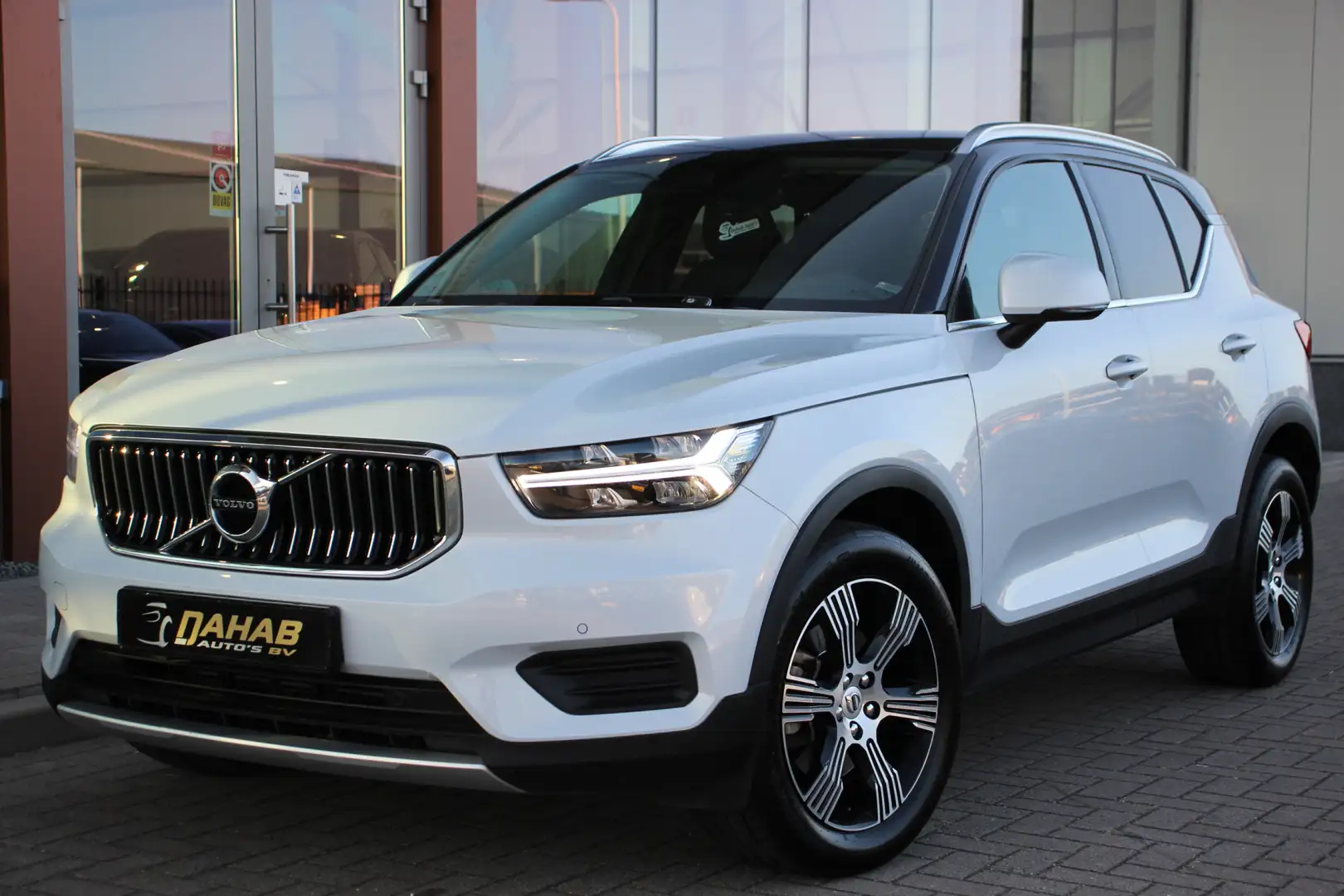 Volvo XC40 2.0 T4 Inscription | 190PK | Camera | El. Trekhaak Wit - 2