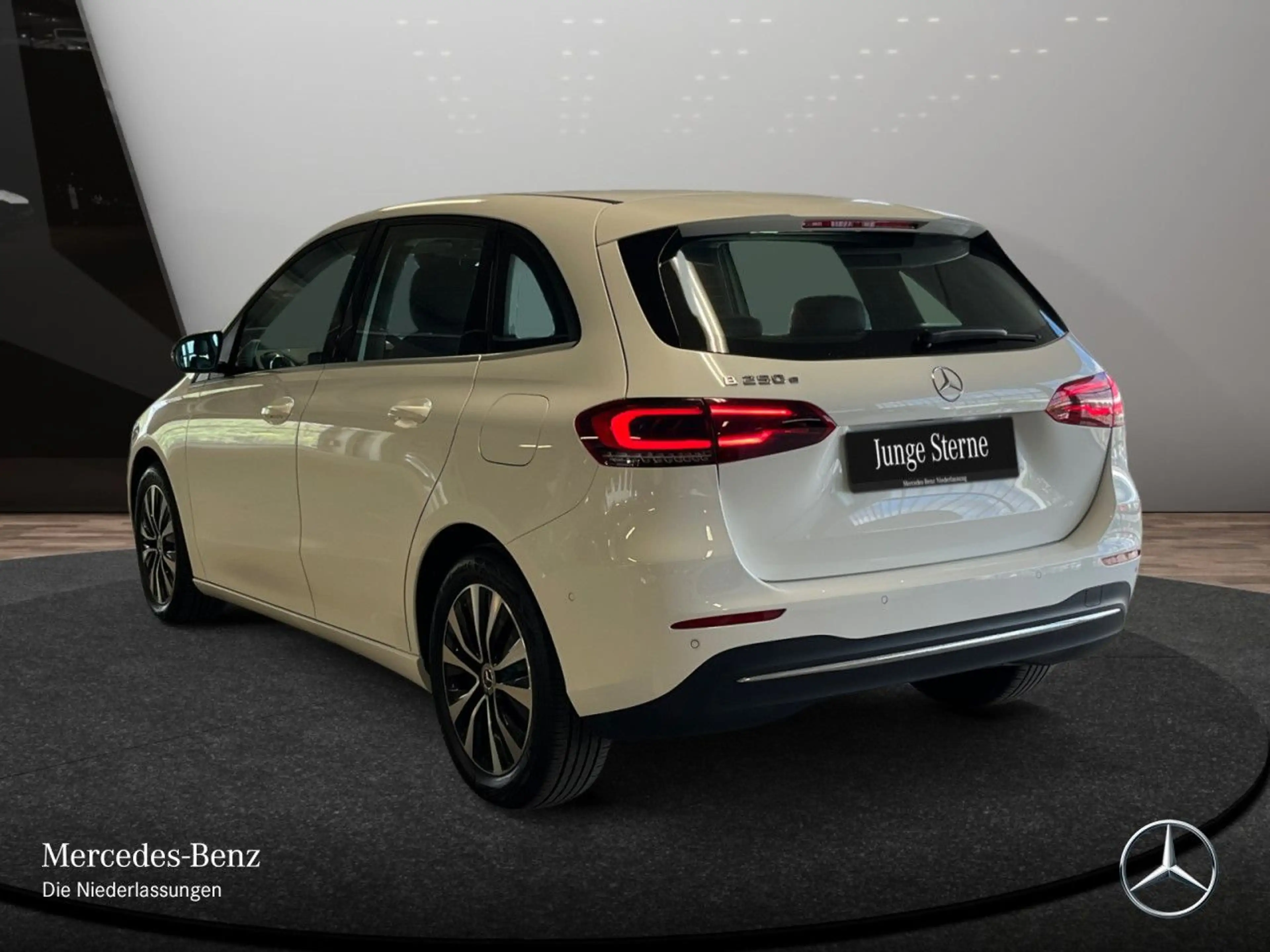 Mercedes-Benz B 250 e STYLE+AHK+LED+KAMERA+8G — photo 10