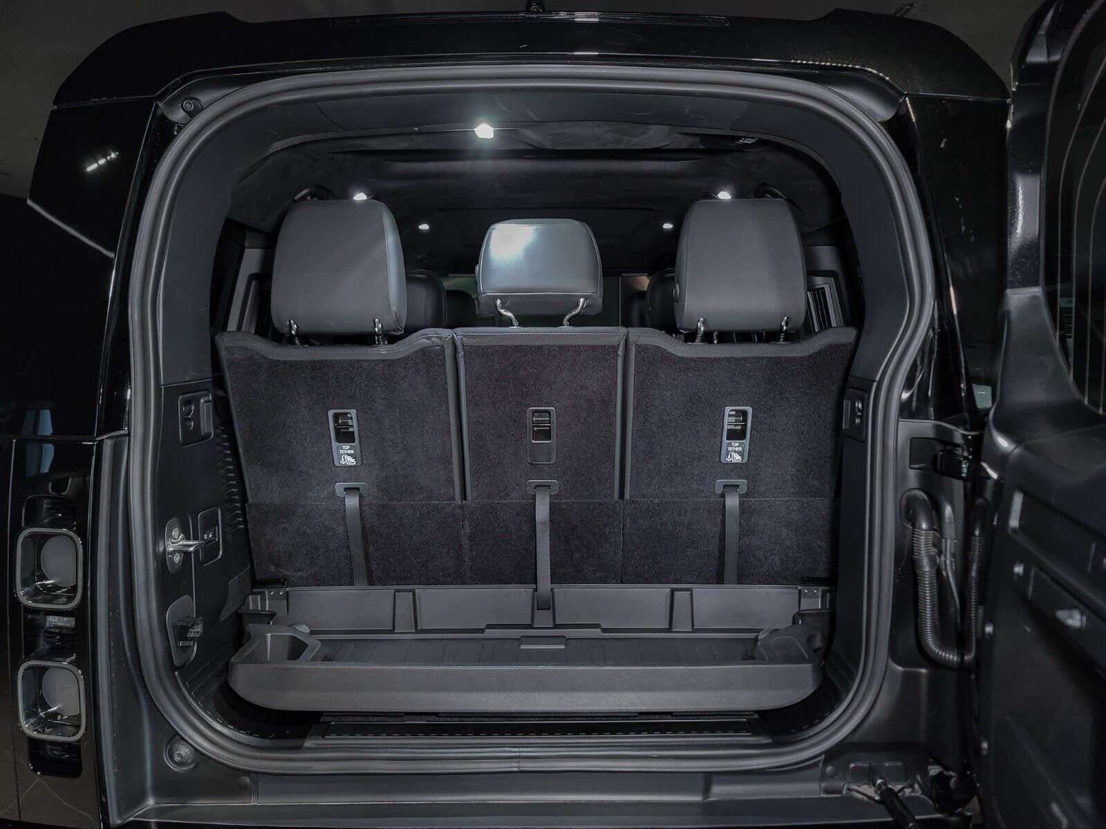 2025 Land Rover Defender V8 | 3rd Row Seating | Sunroof | Navigation | Head thumb 23