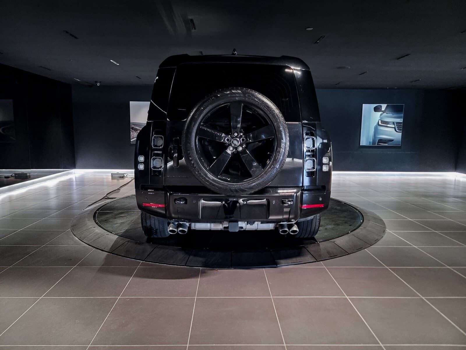 2025 Land Rover Defender V8 | 3rd Row Seating | Sunroof | Navigation | Head thumb 6