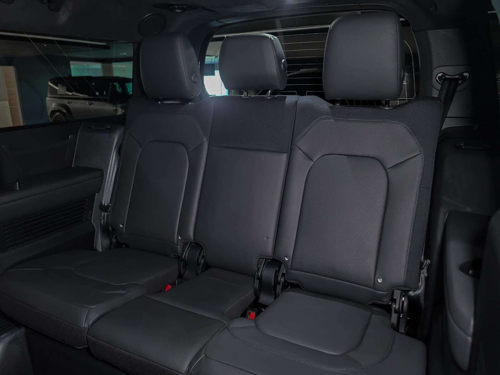 2025 Land Rover Defender V8 | 3rd Row Seating | Sunroof | Navigation | Head thumb 22