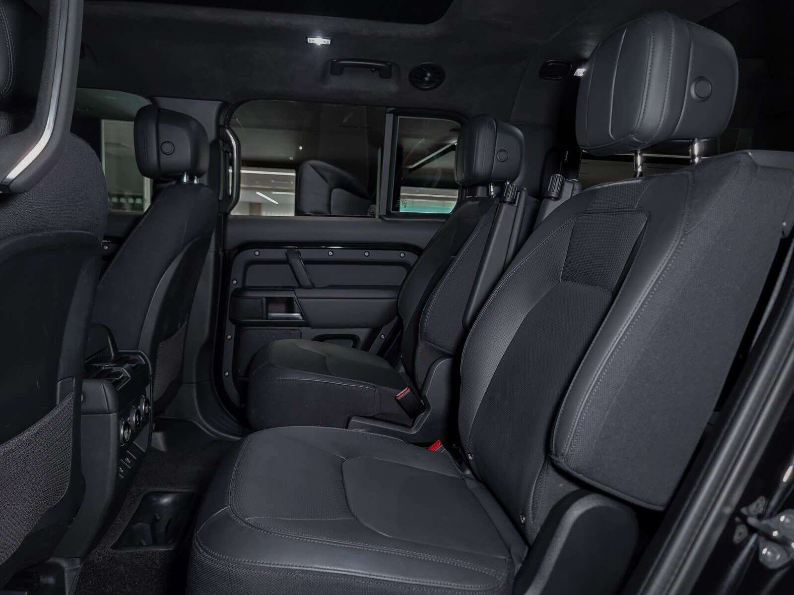 2025 Land Rover Defender V8 | 3rd Row Seating | Sunroof | Navigation | Head thumb 21