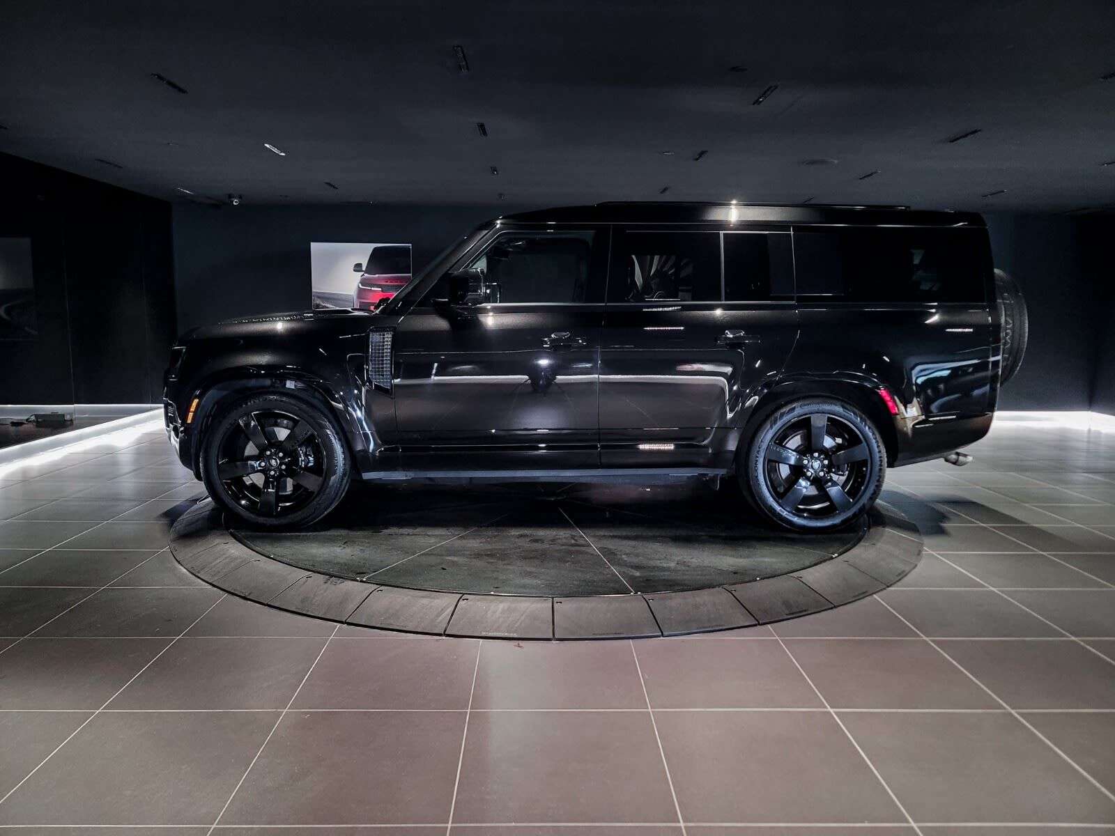 2025 Land Rover Defender V8 | 3rd Row Seating | Sunroof | Navigation | Head thumb 8