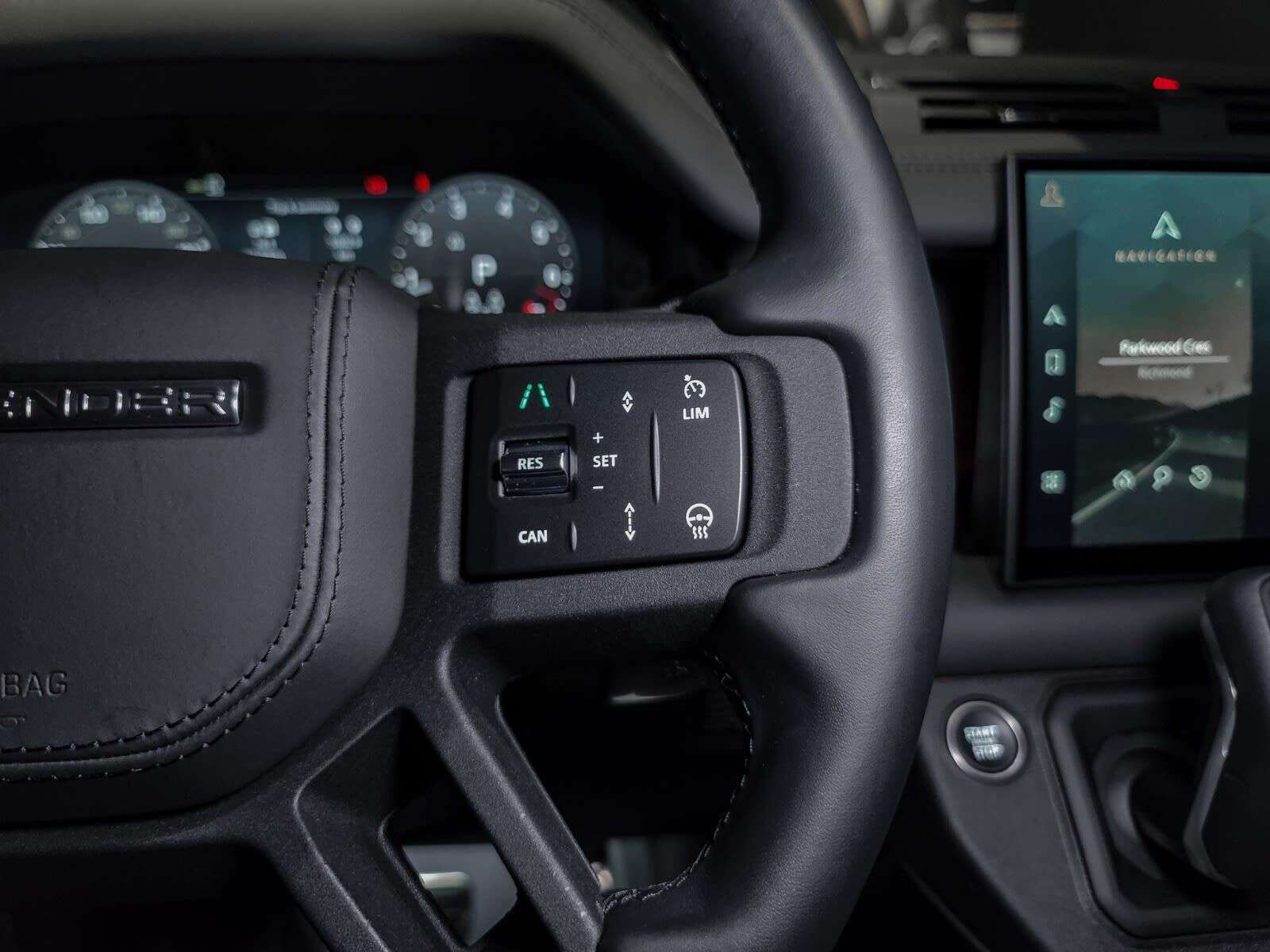 2025 Land Rover Defender V8 | 3rd Row Seating | Sunroof | Navigation | Head thumb 15