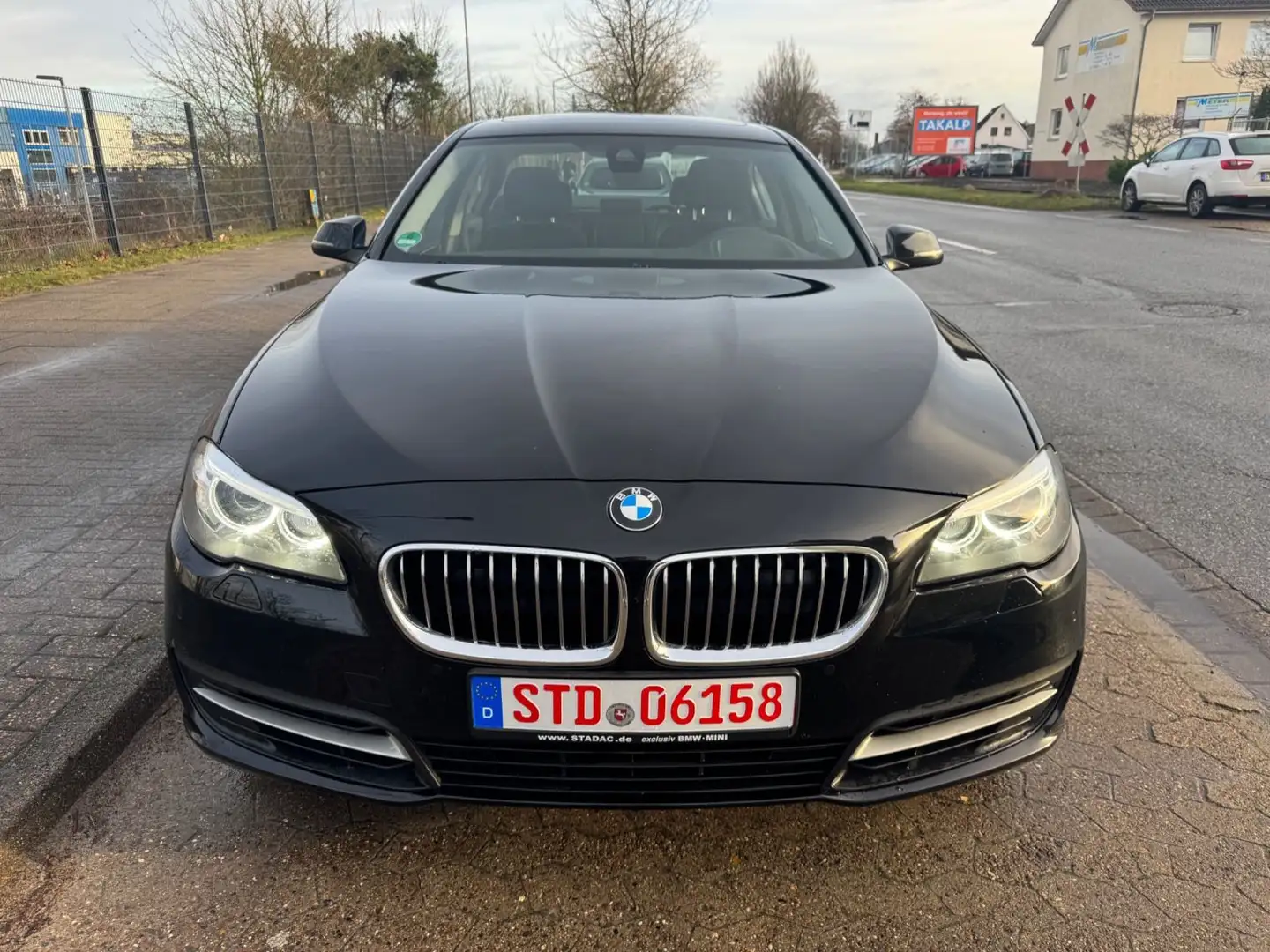 BMW 520 d Lim.*HeadUP*1.Hand*Bi-Xenon*Navi*Temp.*SHZ Schwarz - 2
