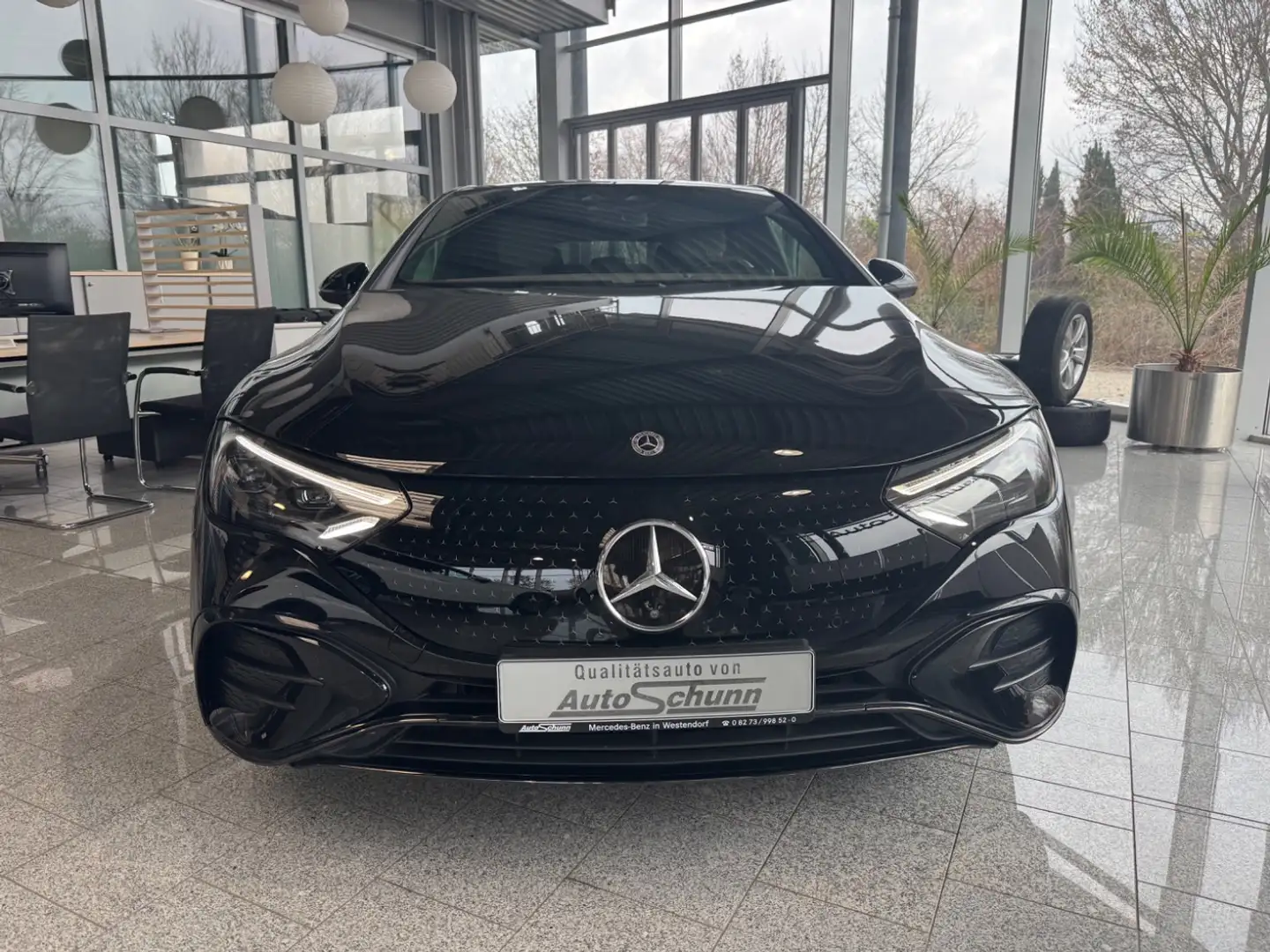 Mercedes-Benz EQE 350 + AMG+Pano+AIRMATIC+DIGITAL+360°Premium+ Schwarz - 2