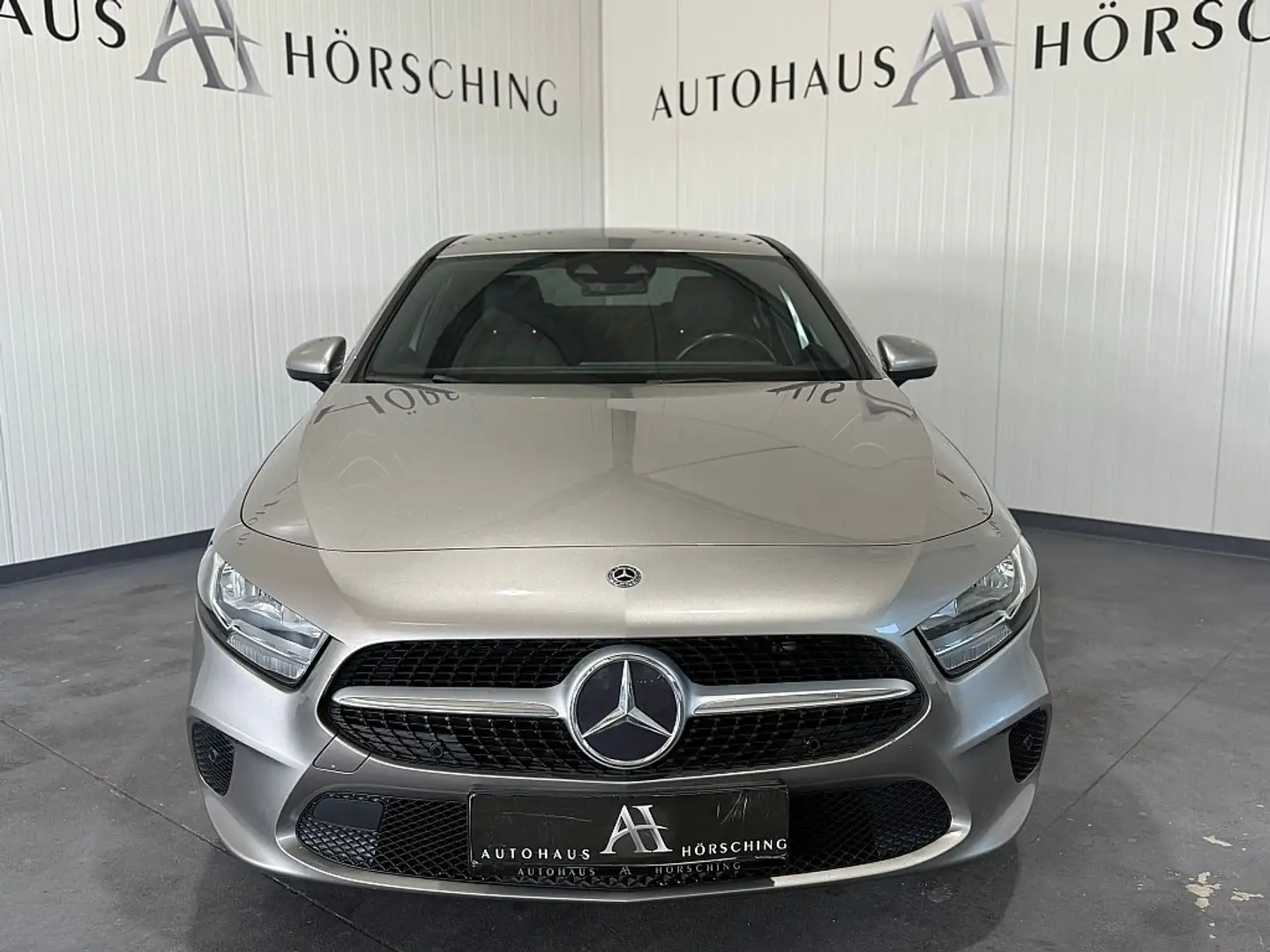 Mercedes-Benz A 180 d Limousine Aut. Beige - 2