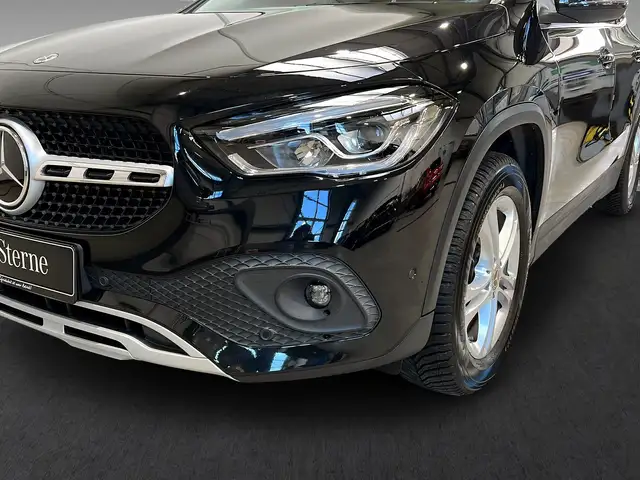 Mercedes-Benz Gla view 3