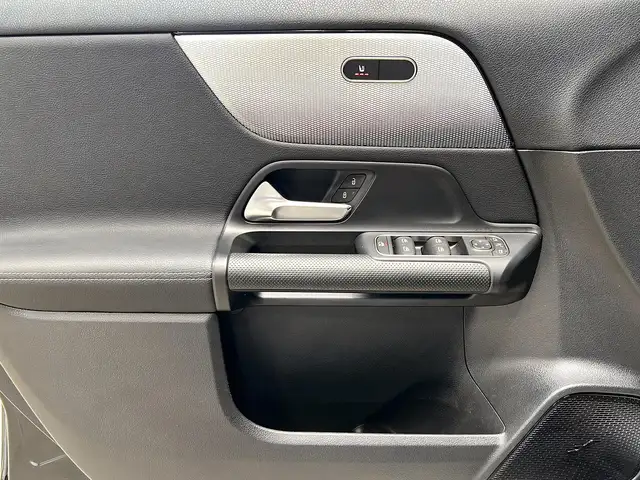 Mercedes-Benz Gla view 13