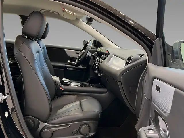 Mercedes-Benz Gla view 12