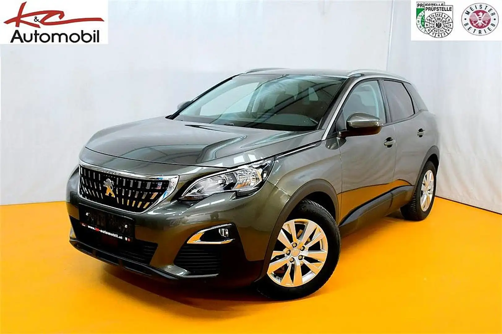 Peugeot 3008 1,2 PureTech 130 S&S ECO Active Grün - 1