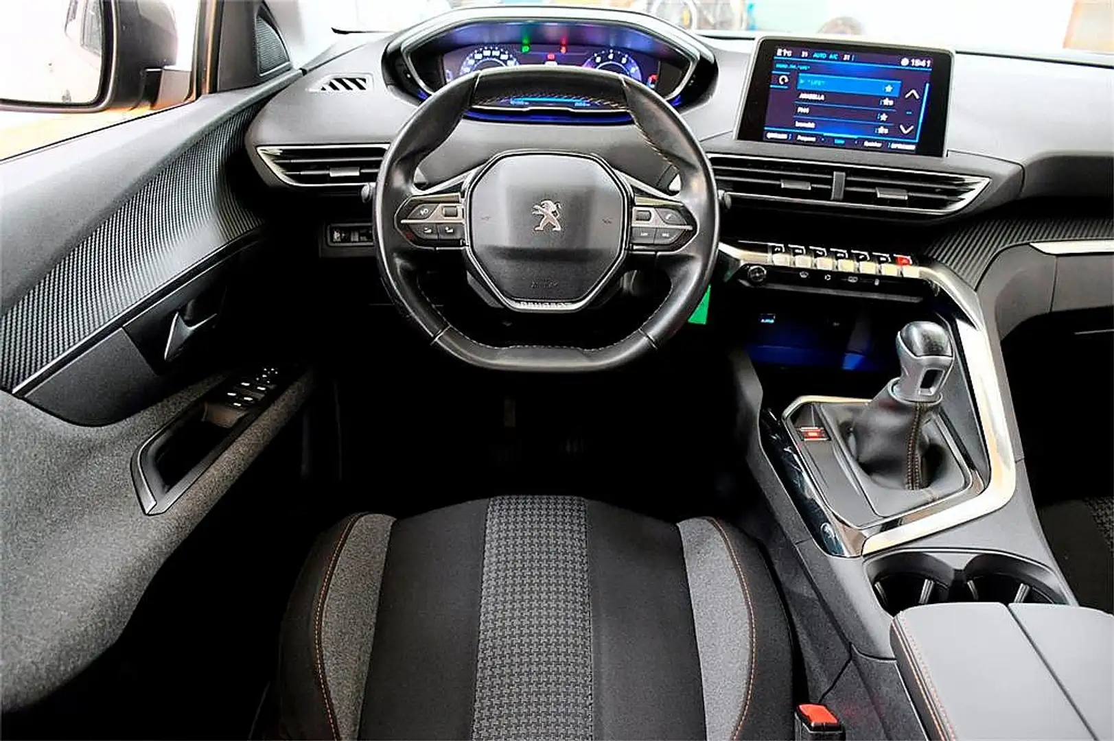 Peugeot 3008 1,2 PureTech 130 S&S ECO Active Grün - 2