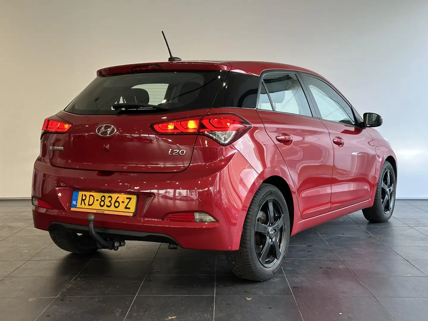 Hyundai i20 1.0 T-GDI Comfort TREKHAAK | NAVIGATIE | PARKEERSE Rouge - 2