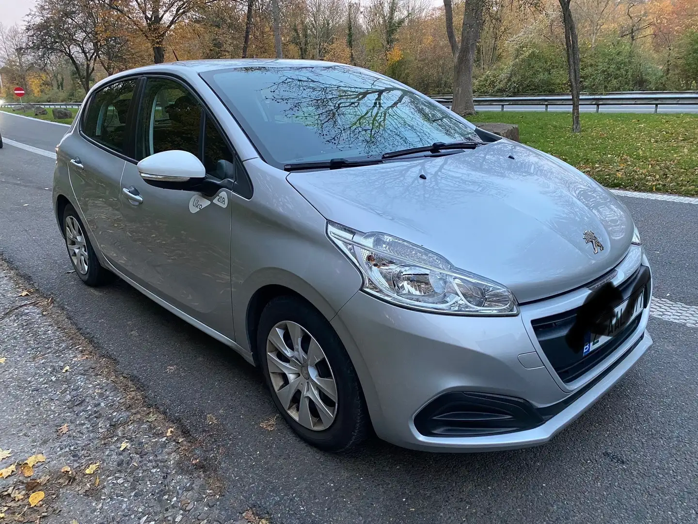 Peugeot 208 208 1.2i PureTech Like carnet 1proprietaire Zilver - 2