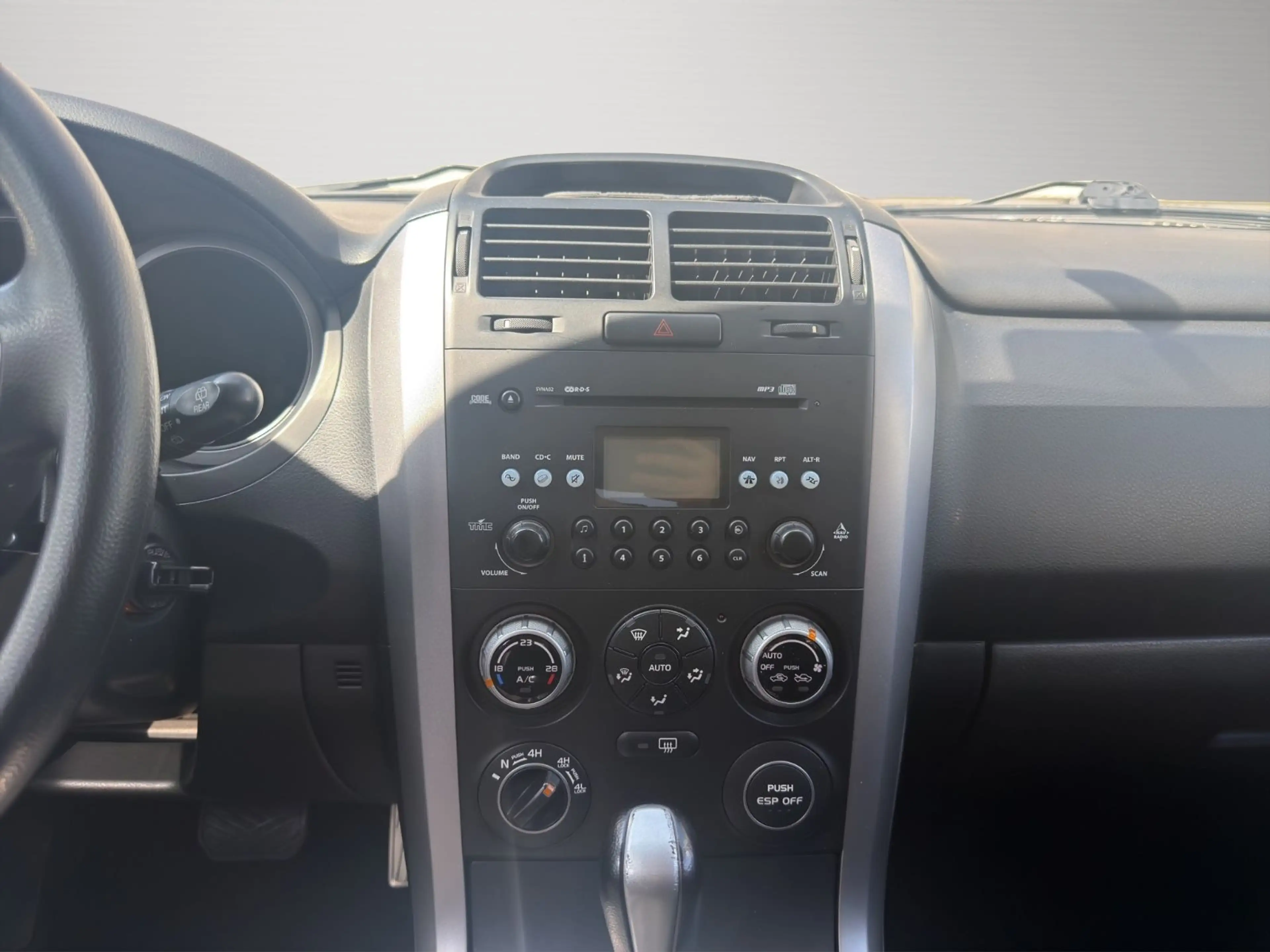 Suzuki Grand Vitara 2.0 Comfort 4X4 *AUTOMATIK*AHK*SHZ* — photo 12