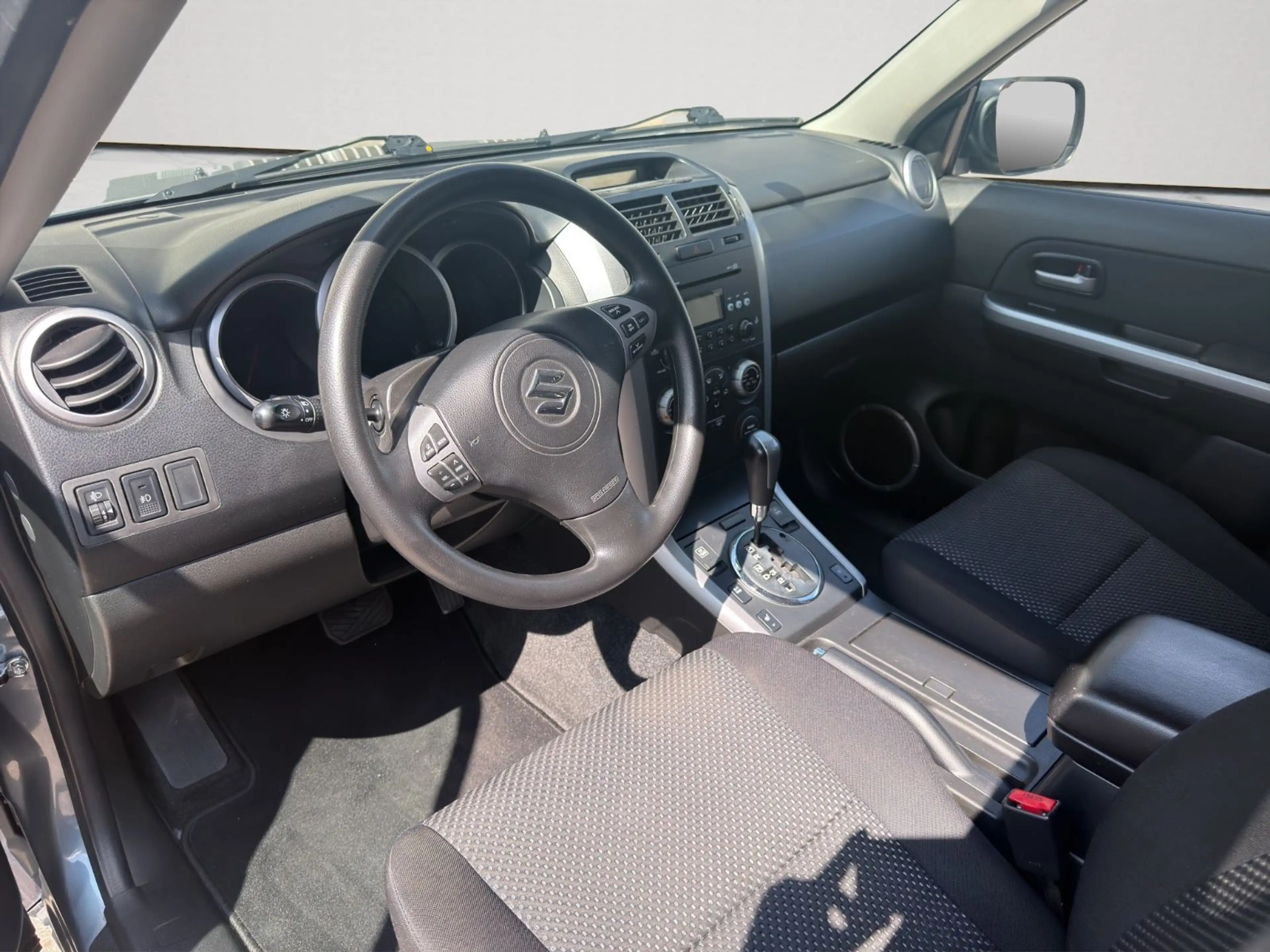 Suzuki Grand Vitara 2.0 Comfort 4X4 *AUTOMATIK*AHK*SHZ* — photo 8