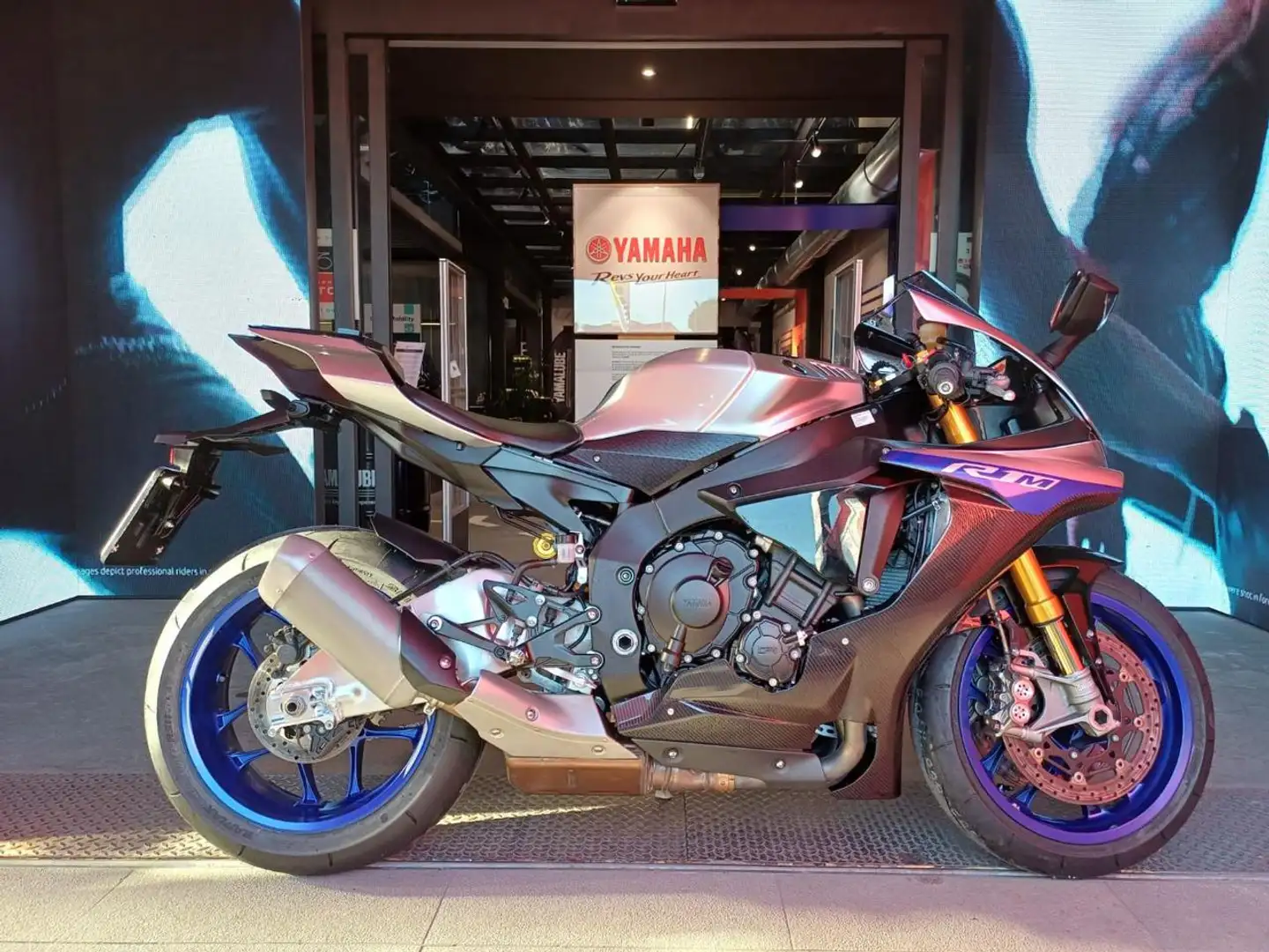 Yamaha YZF-R1 M my 2019 Gri - 1