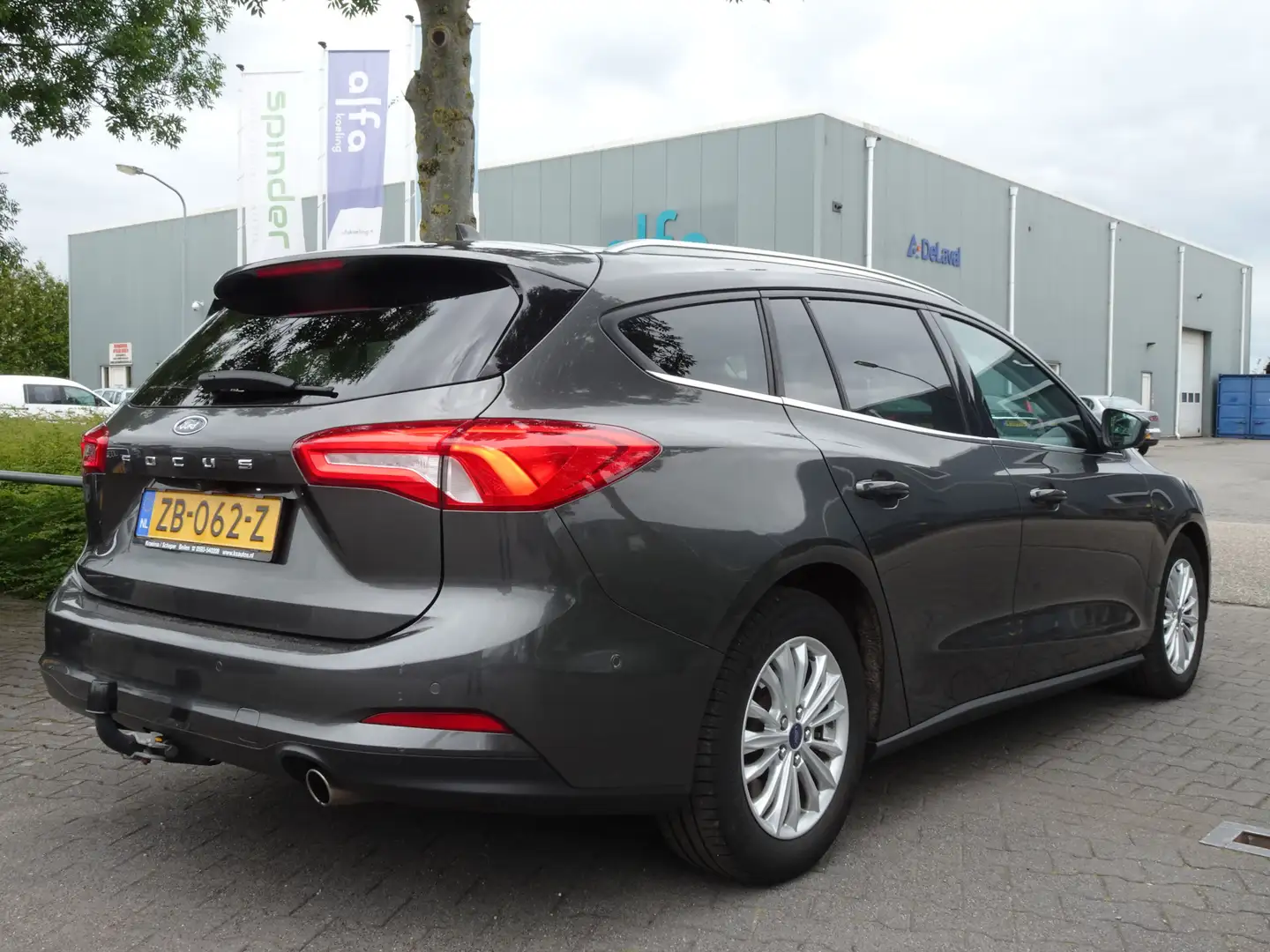 Ford Focus Wagon 1.5 EcoBlue Titanium Business Grau - 2