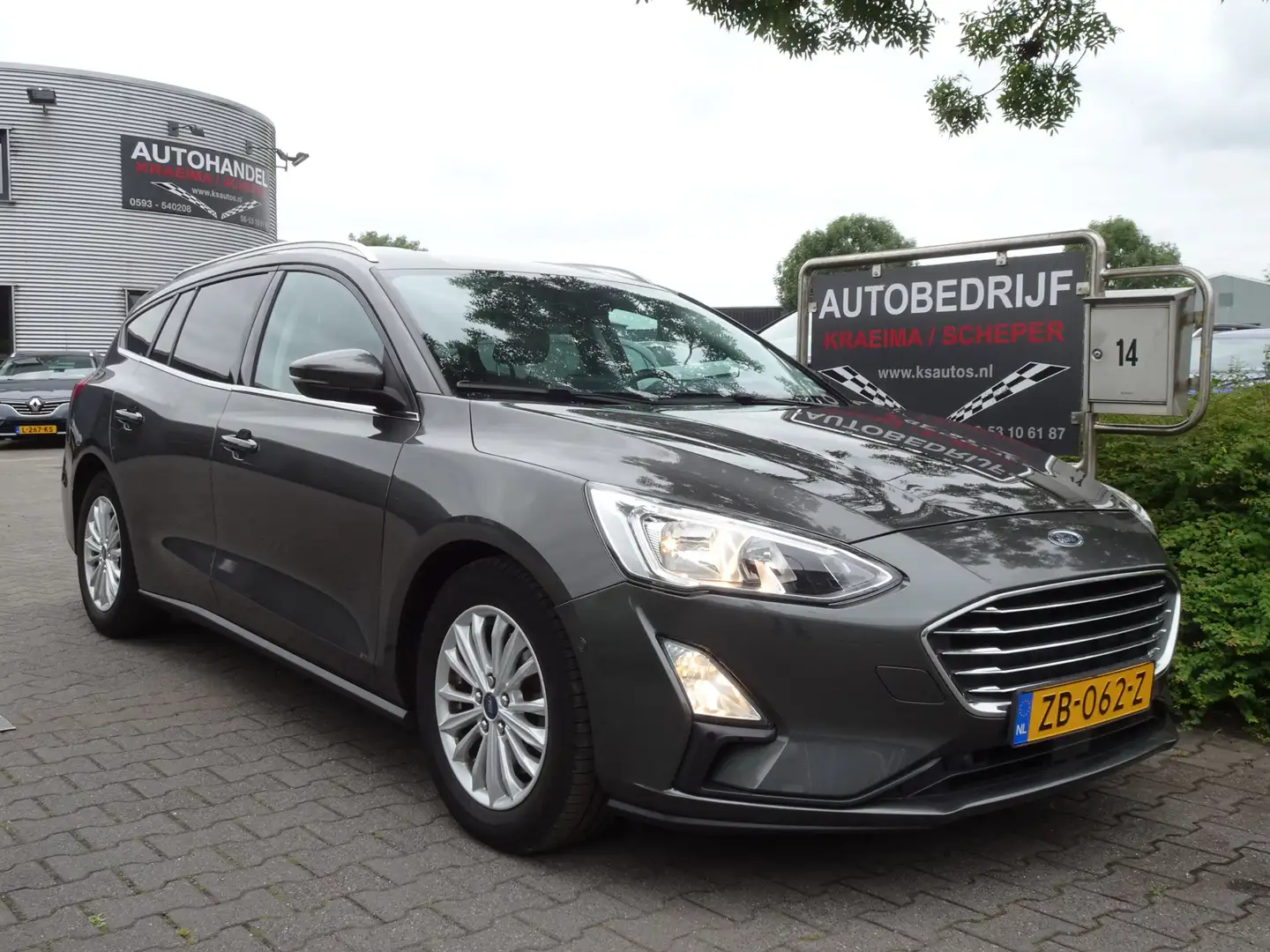 Ford Focus Wagon 1.5 EcoBlue Titanium Business Grau - 1
