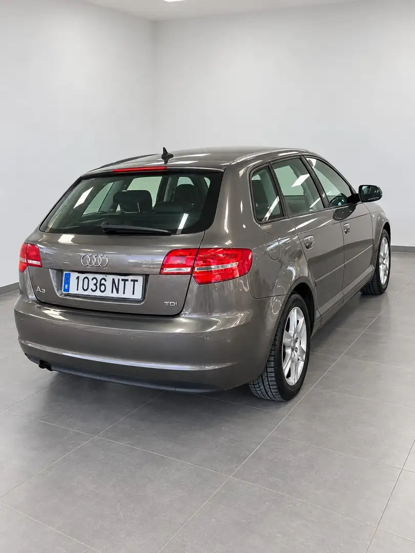 Audi A3 Sportback 1.6TDI Ambiente EEL 105 Edición Especial - 2