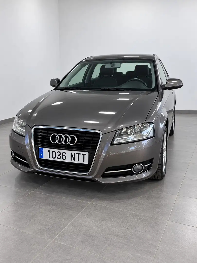 Audi A3 Sportback 1.6TDI Ambiente EEL 105 Edición Especial - 1