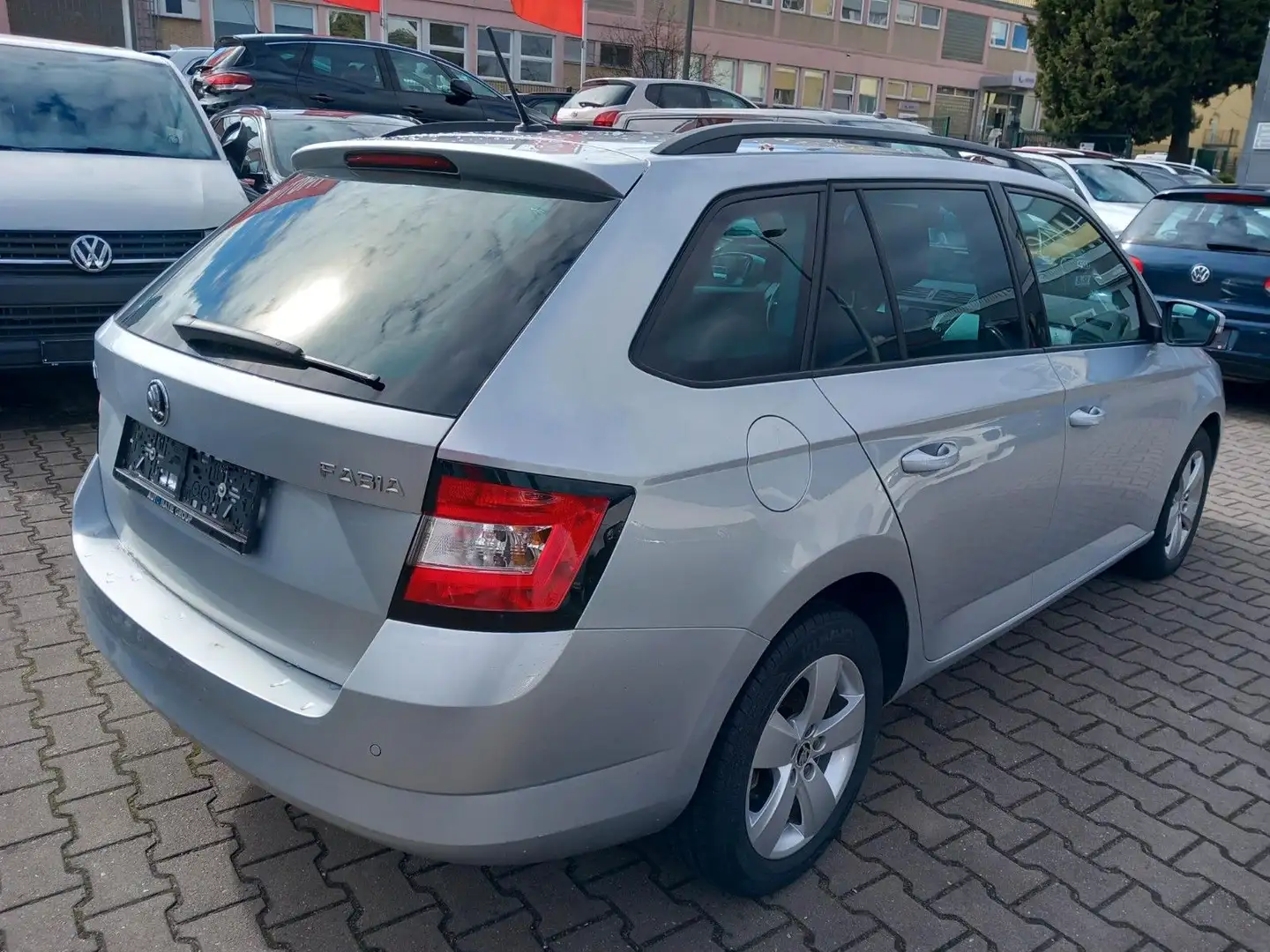 Skoda Fabia Combi 1,2 Ambition Automatik Klima Radar Plateado - 1