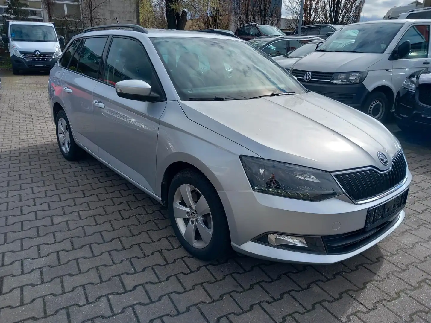 Skoda Fabia Combi  Ambition Aut.1.Hand Klima Radar Argent - 1