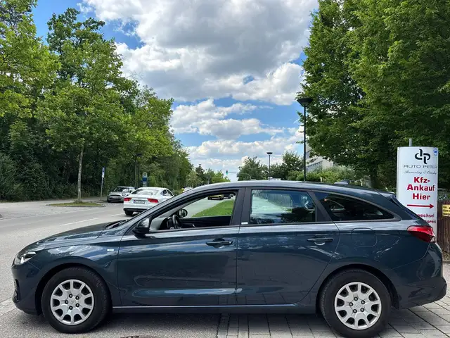Hyundai i30 view 2