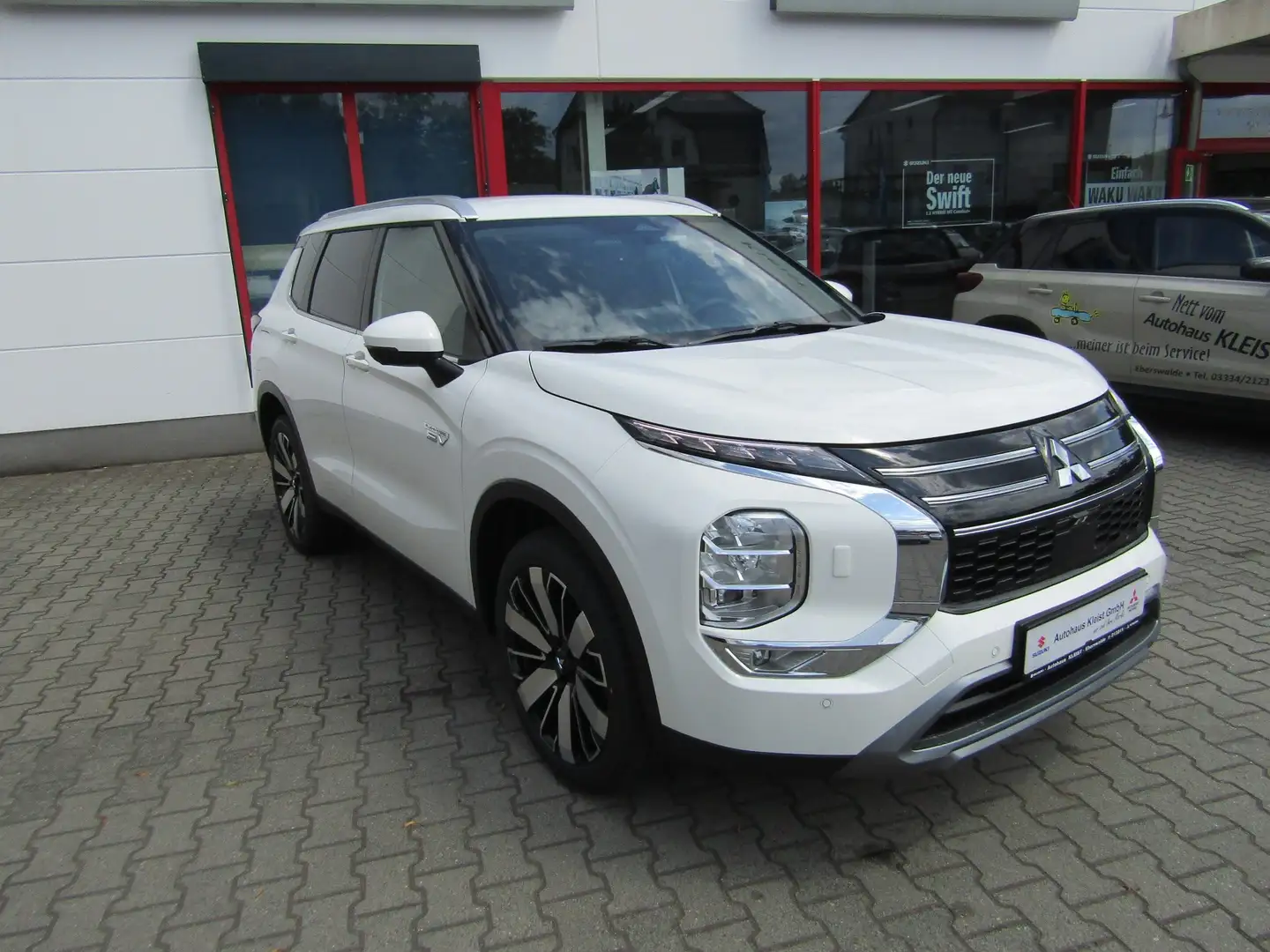 Mitsubishi Outlander 2.4 4WD Plug-In Hybrid  Intro Edition 360° Navi Weiß - 1