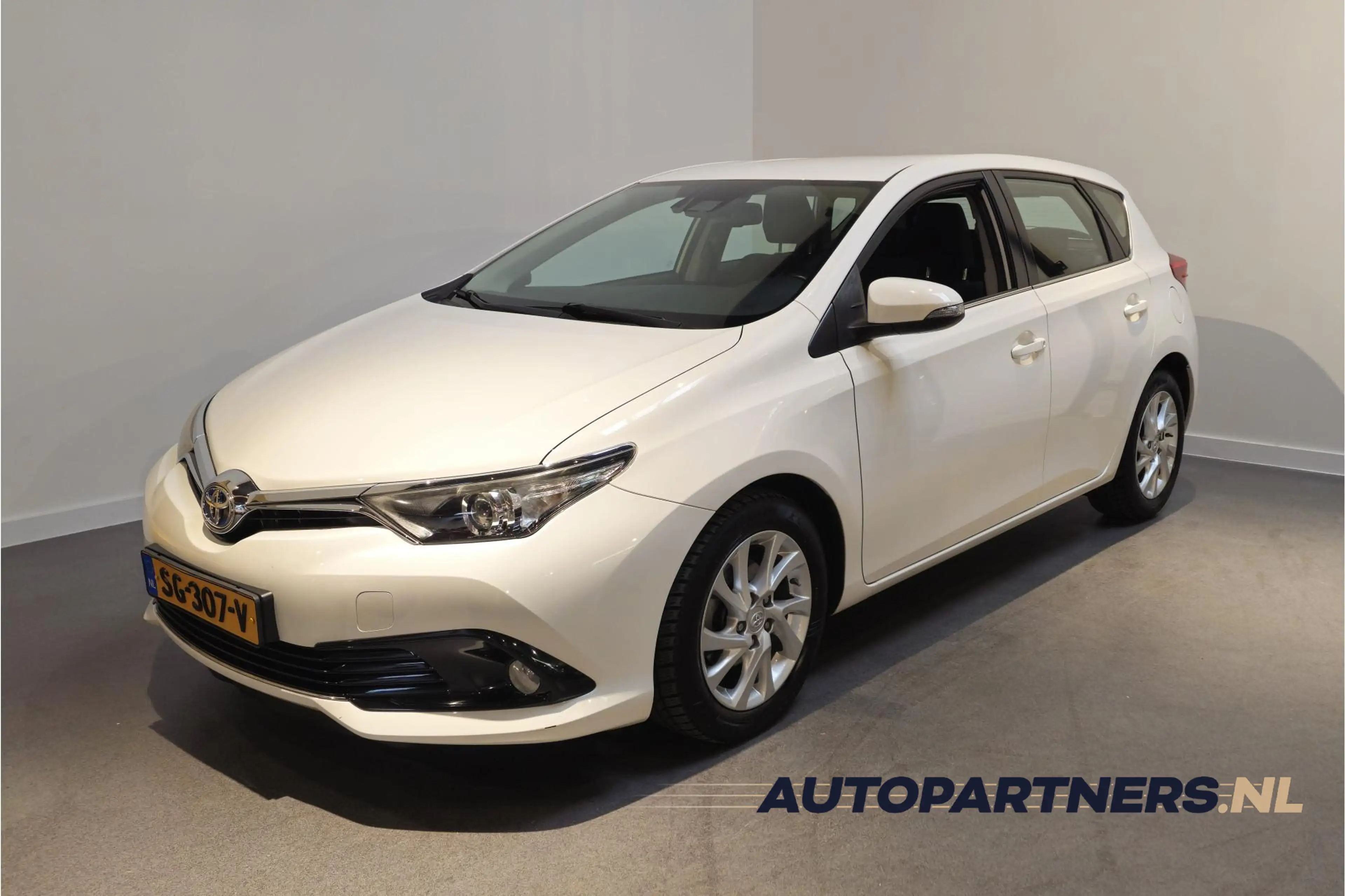 Toyota Auris 1.8 Hybrid Dynamic - Navigatie - Achteruitrijcamer