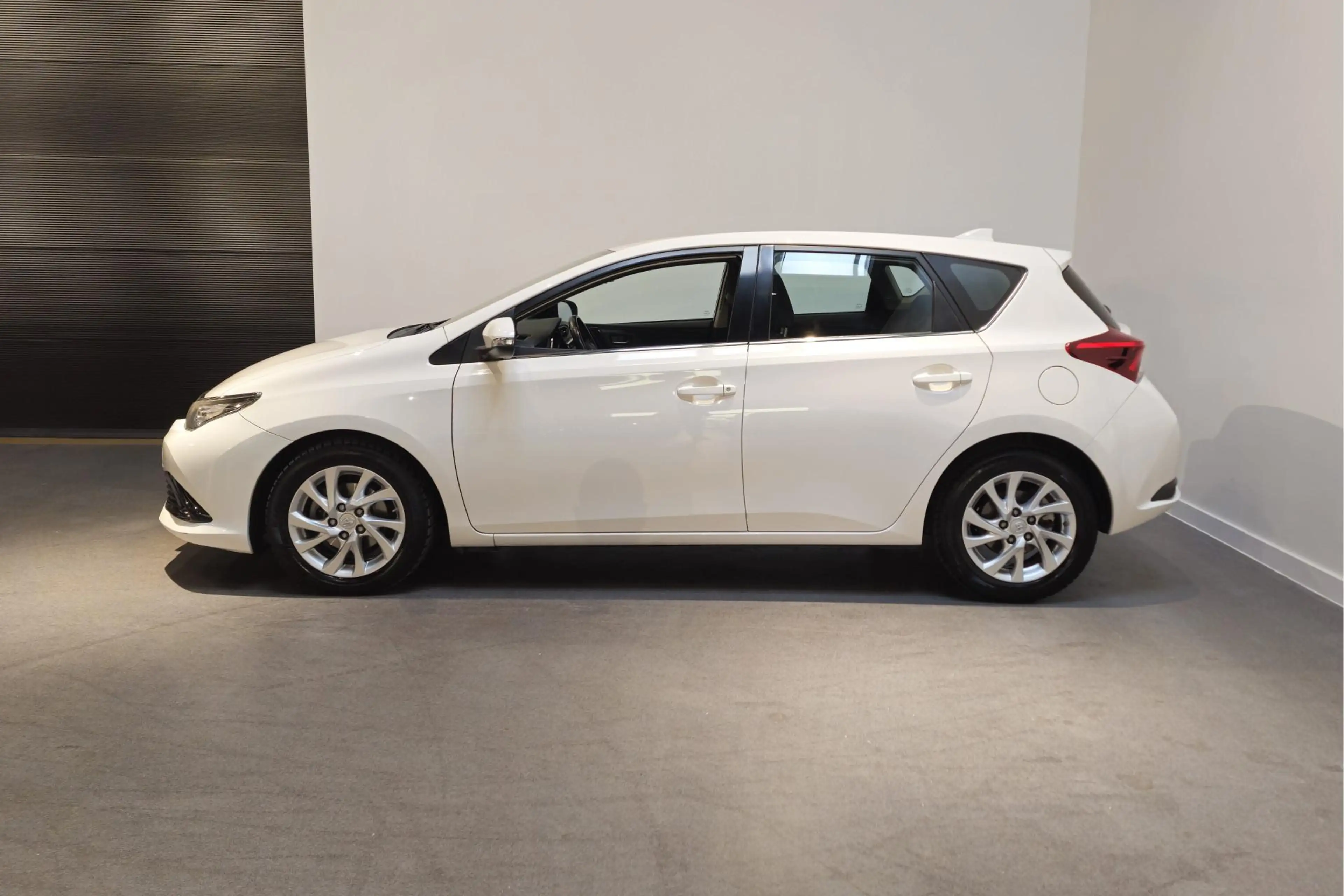 Toyota Auris 1.8 Hybrid Dynamic - Navigatie - Achteruitrijcamer — photo 5