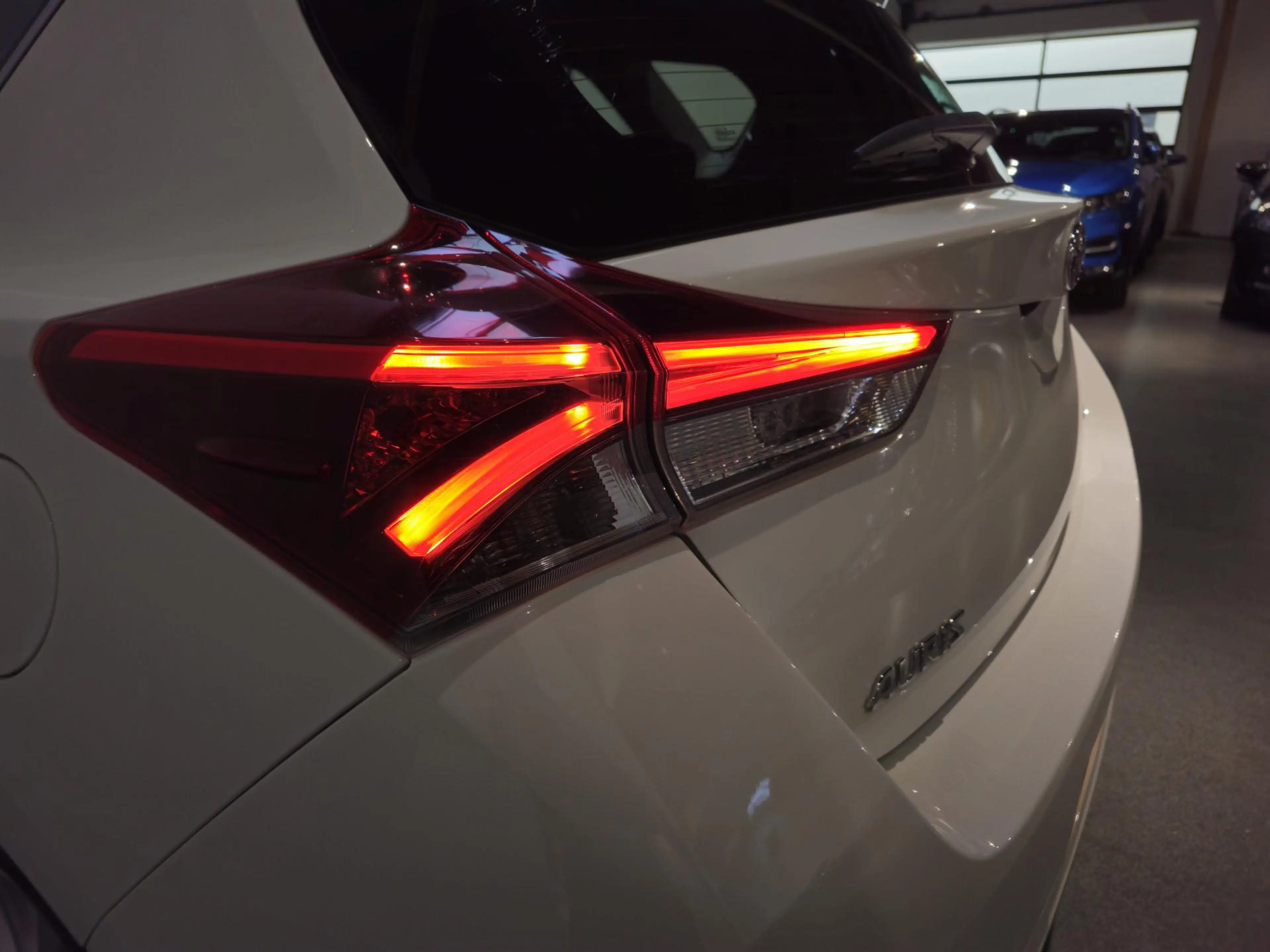 Toyota Auris 1.8 Hybrid Dynamic - Navigatie - Achteruitrijcamer — photo 10