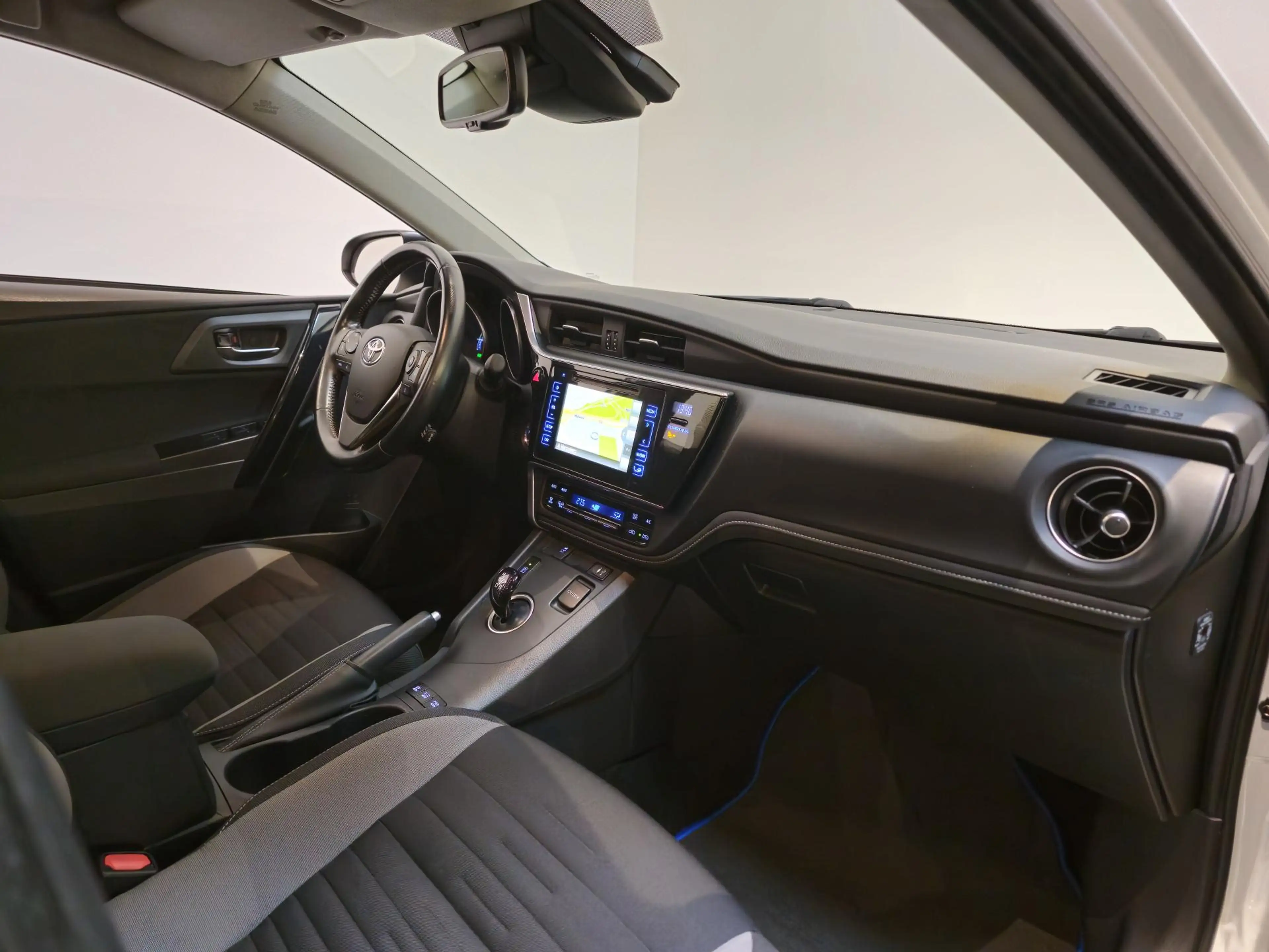Toyota Auris 1.8 Hybrid Dynamic - Navigatie - Achteruitrijcamer — photo 15