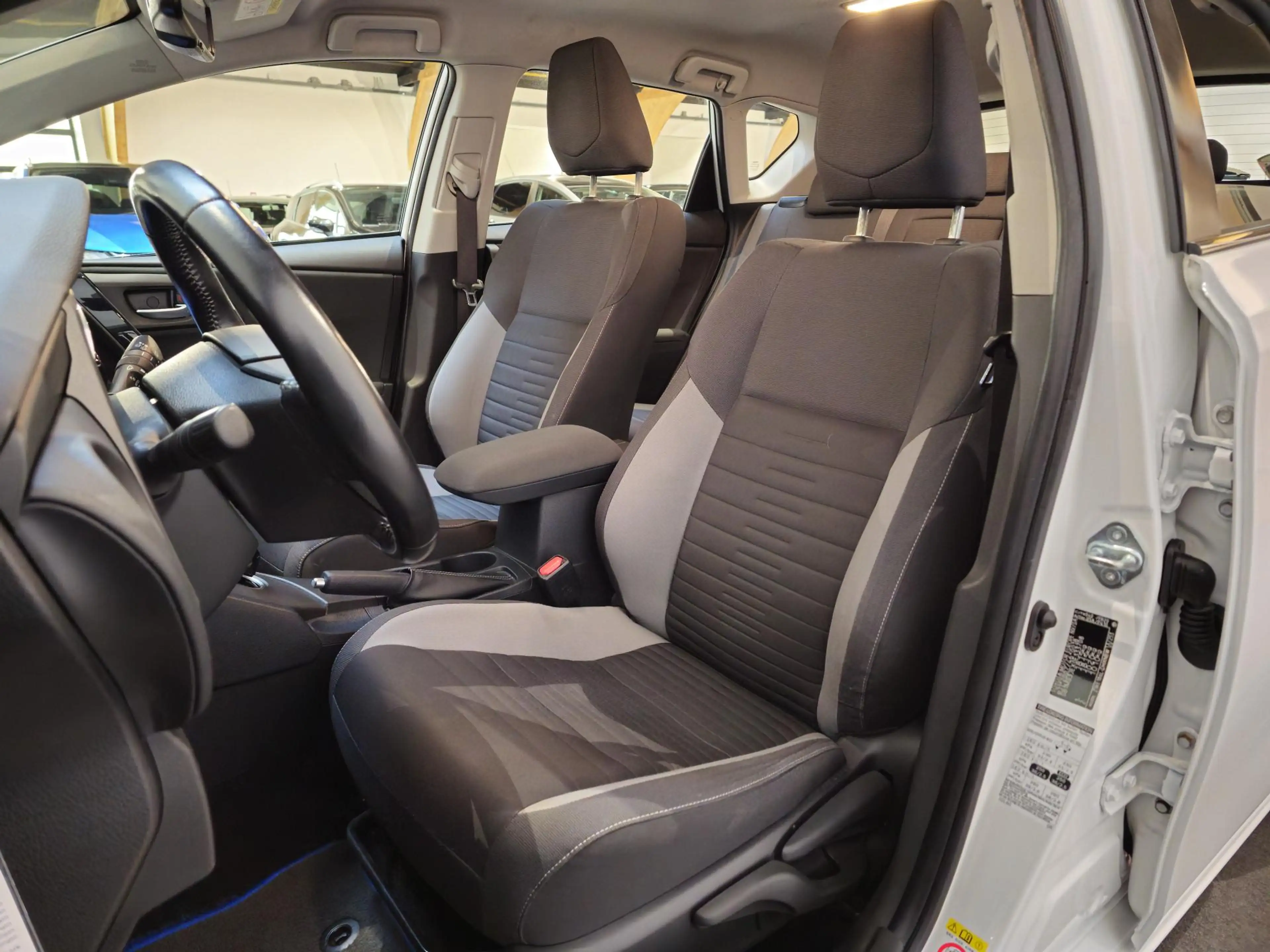Toyota Auris 1.8 Hybrid Dynamic - Navigatie - Achteruitrijcamer — photo 13