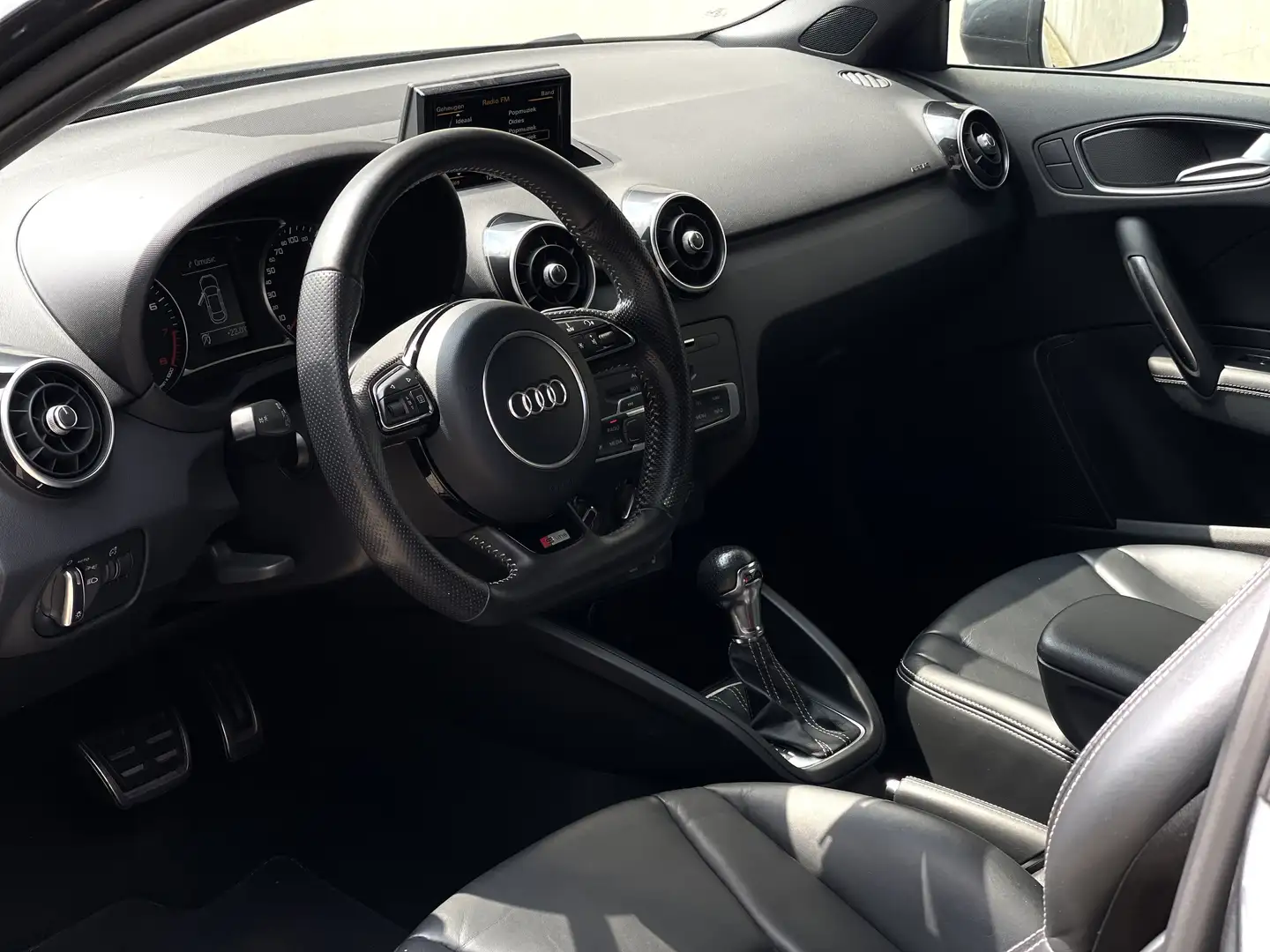 Audi A1 1.8 TFSI Sport | 192PK | automaat Grijs - 2