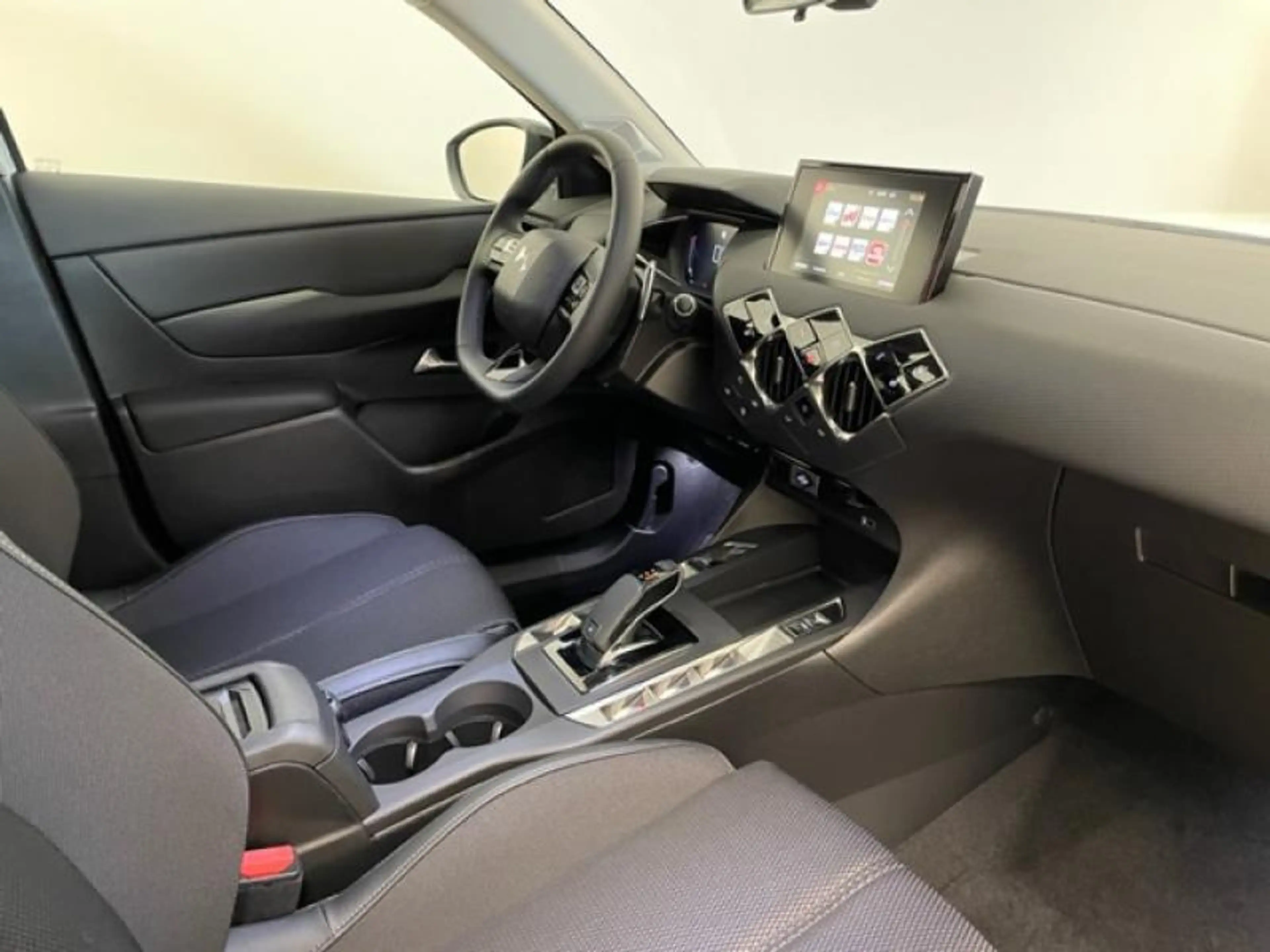 DS Automobiles DS 3 Crossback TOITS DE PARIS — photo 2
