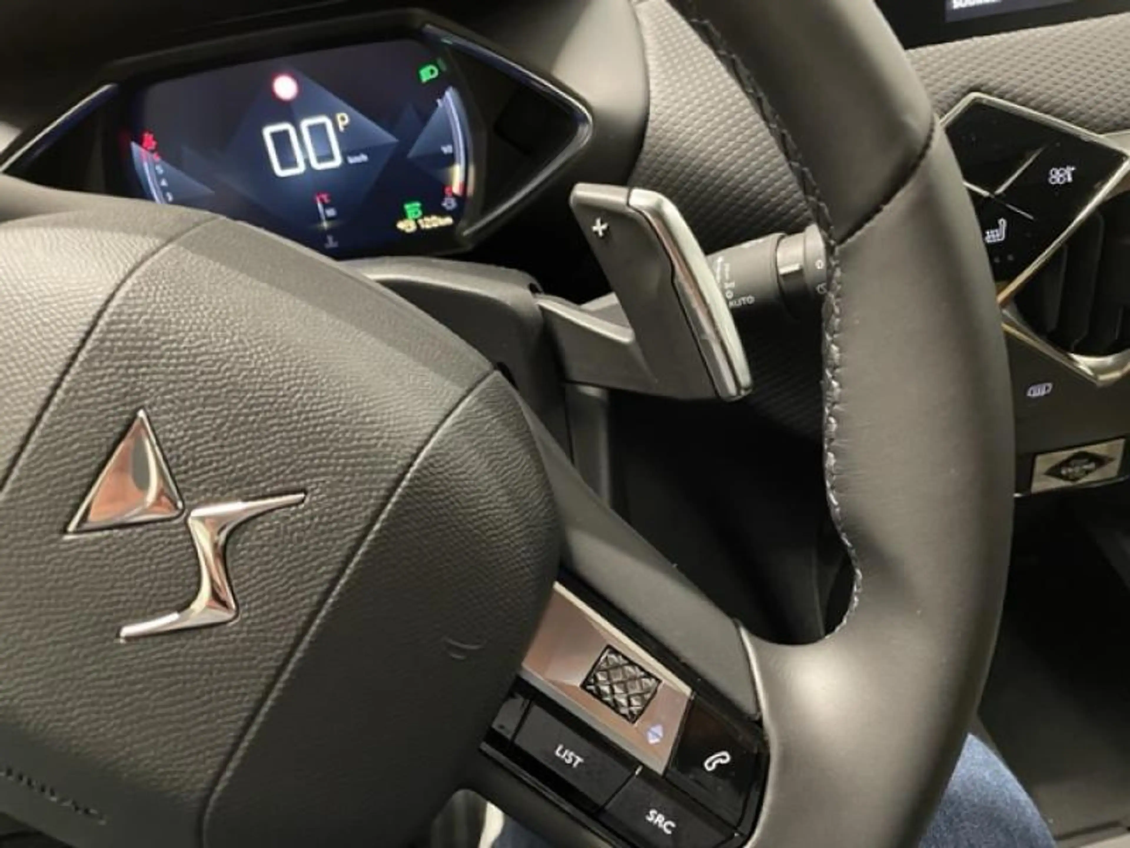DS Automobiles DS 3 Crossback TOITS DE PARIS — photo 14