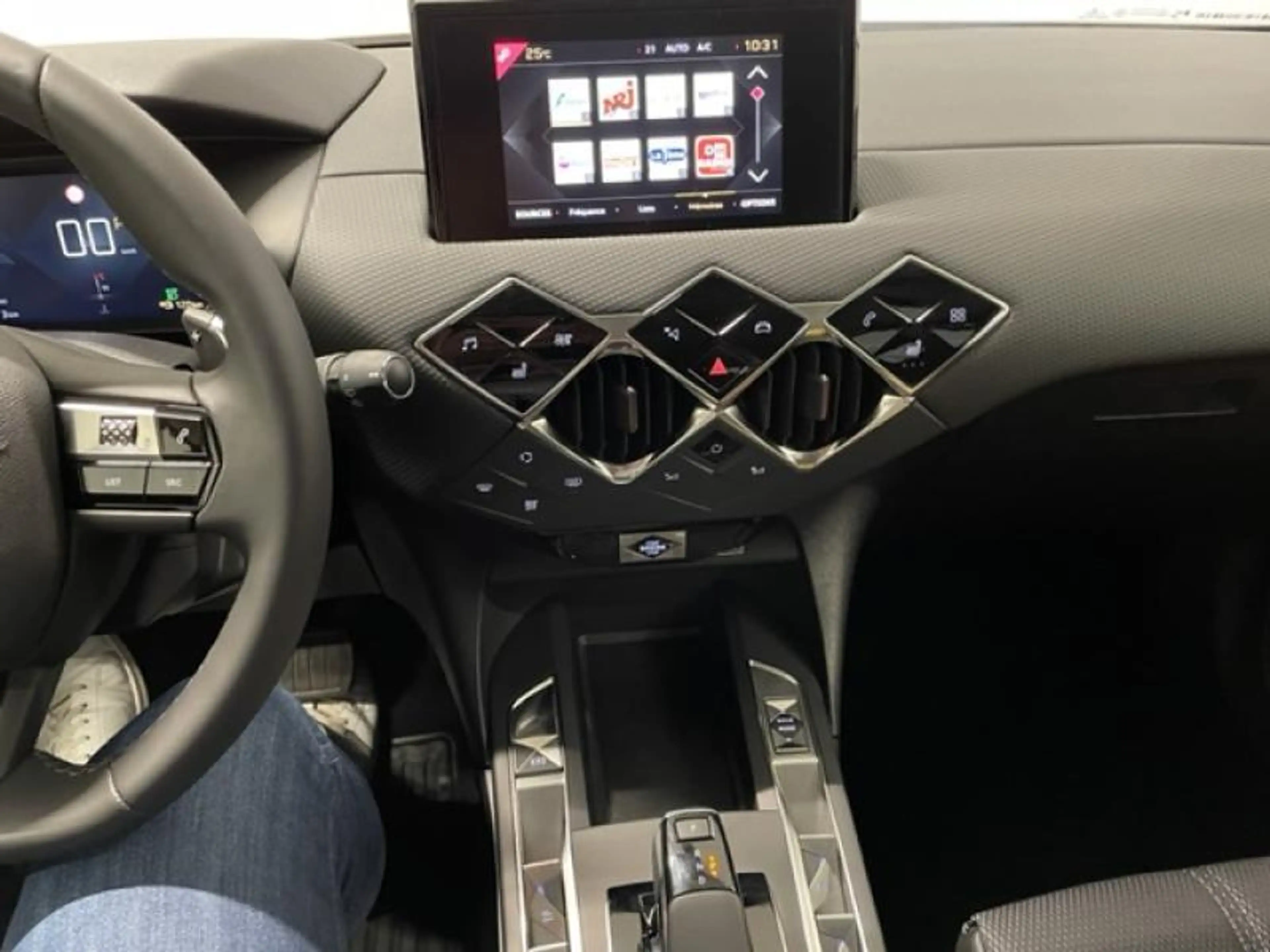 DS Automobiles DS 3 Crossback TOITS DE PARIS — photo 15