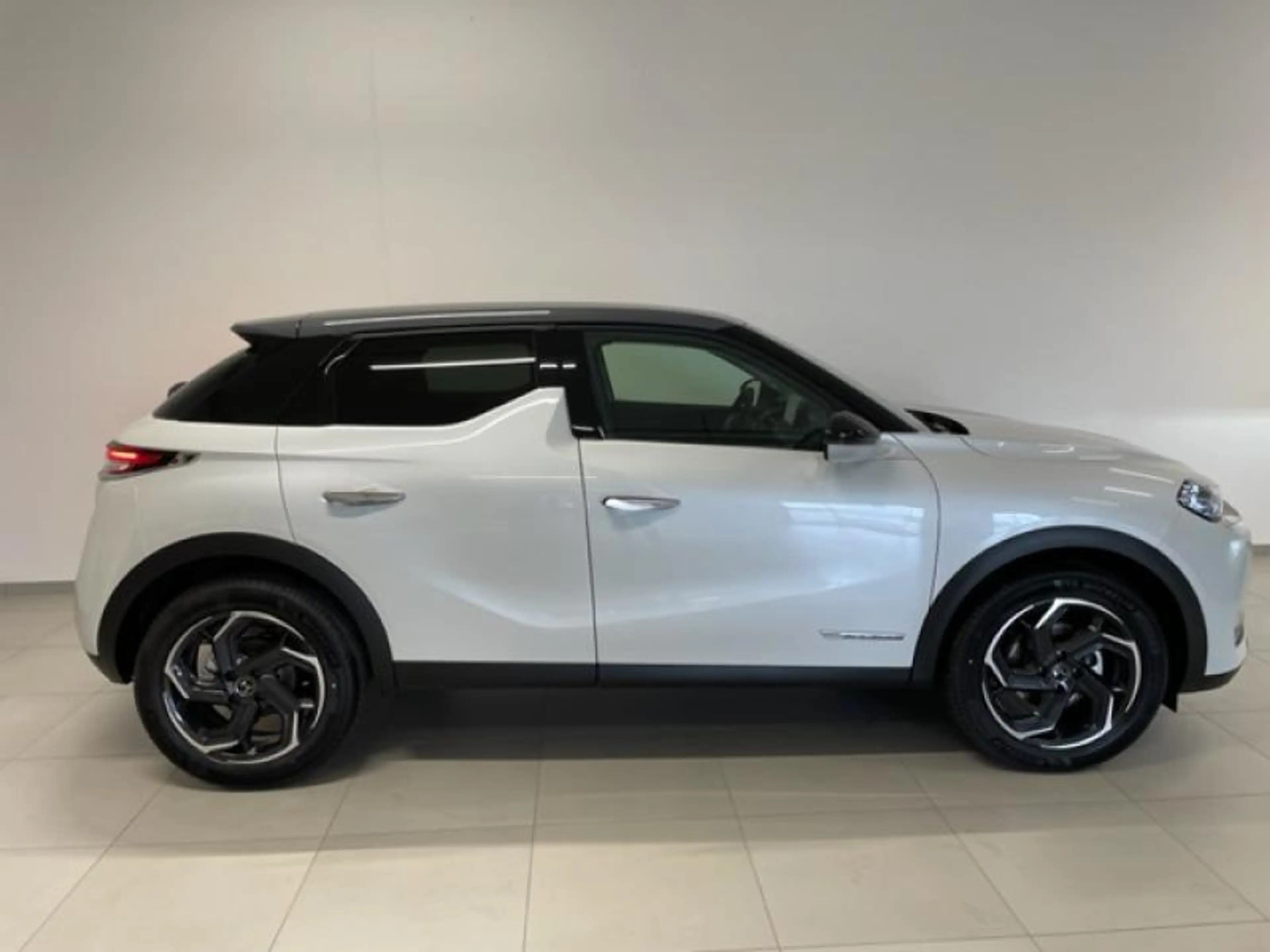 DS Automobiles DS 3 Crossback TOITS DE PARIS — photo 5